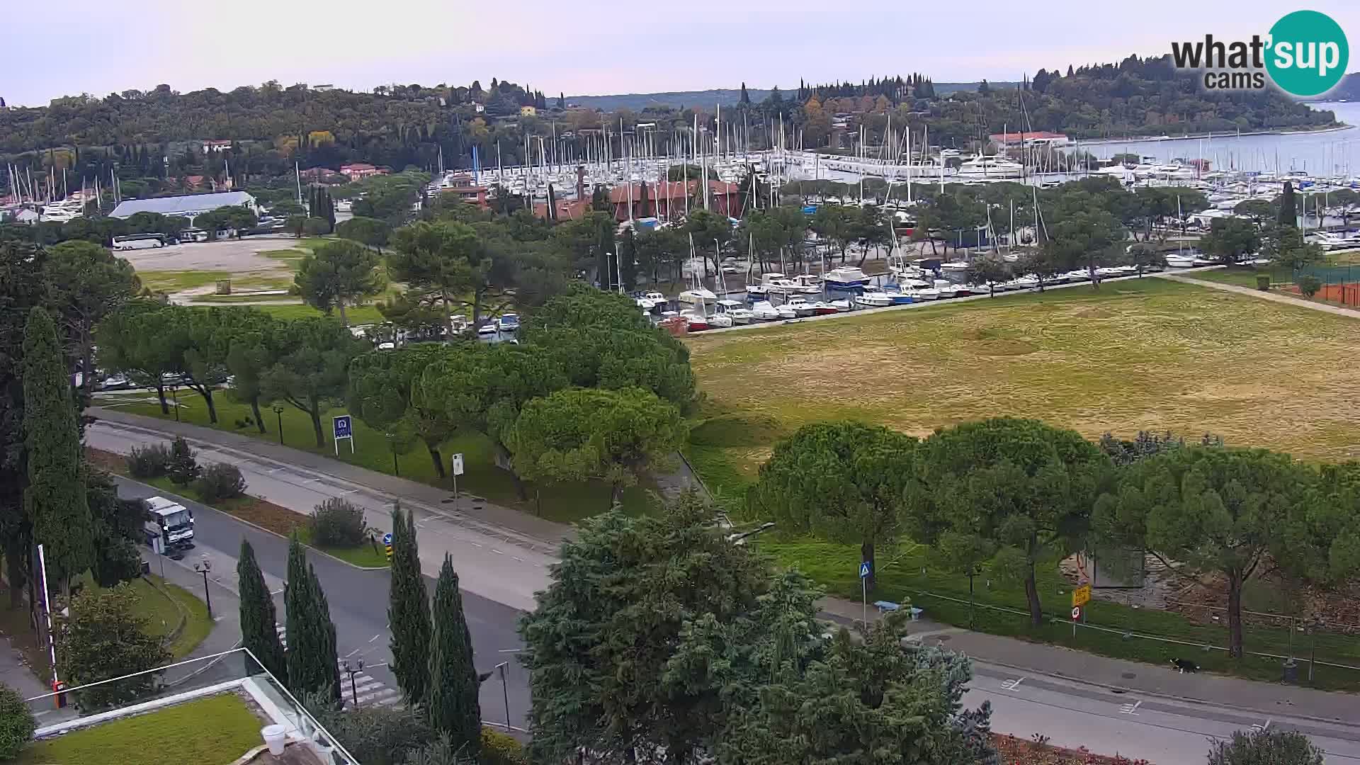 Portorož web kamera – pogled na marinu i teniške terene