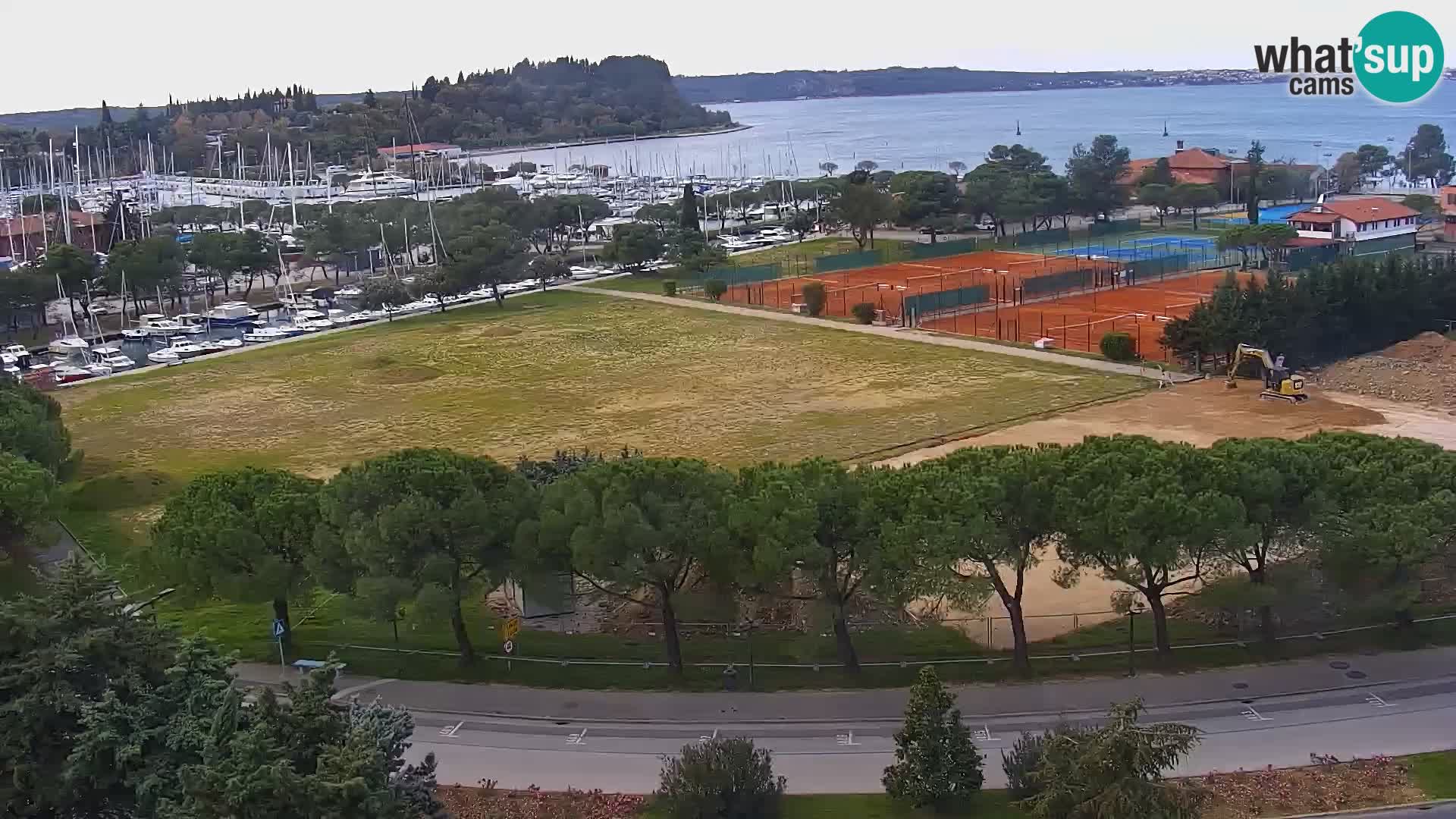 Portorož camera en vivo – vista del puerto deportivo y las canchas de tenis