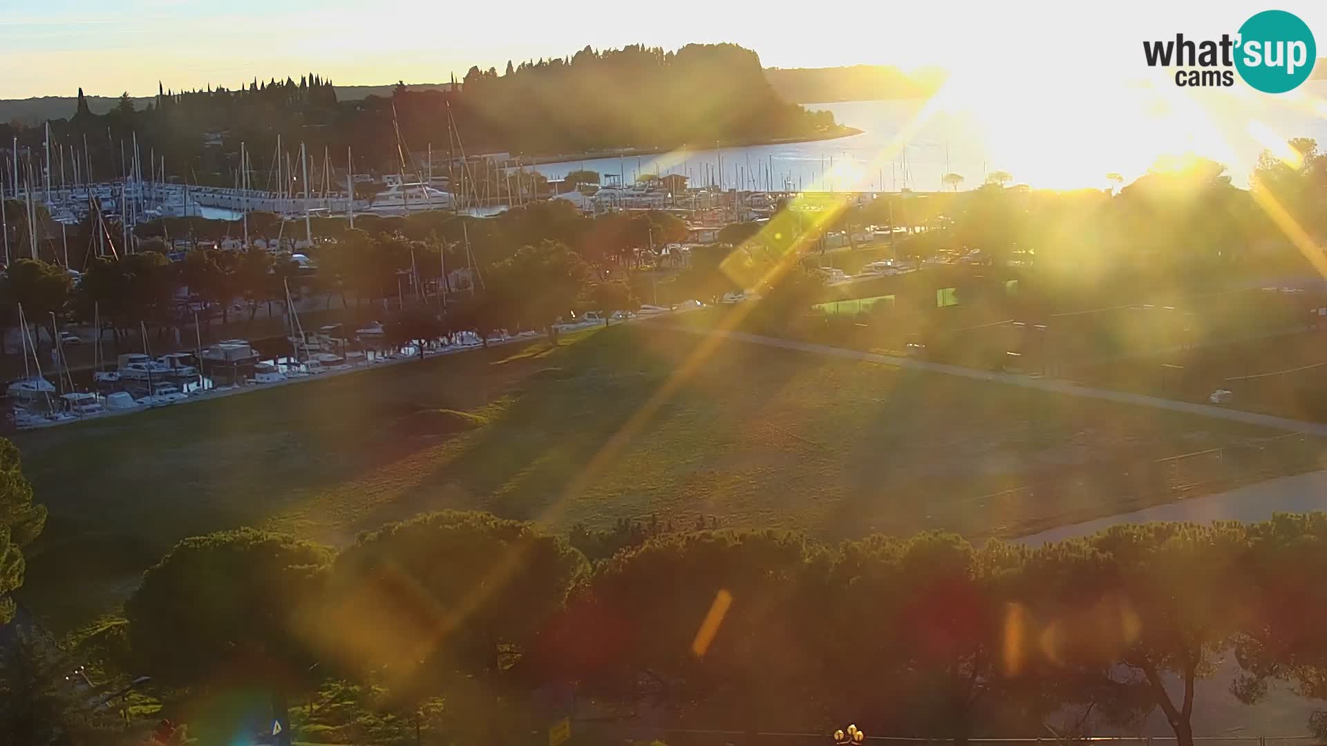 Portorož camera en vivo – vista del puerto deportivo y las canchas de tenis