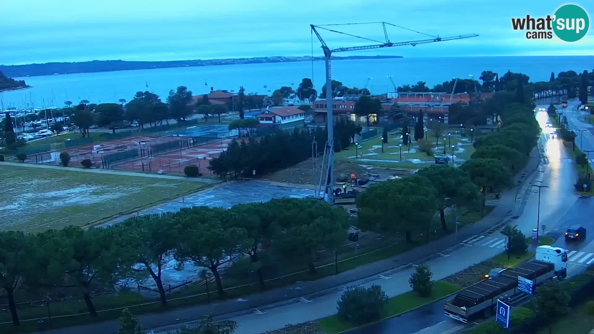 Portorož camera en vivo – vista del puerto deportivo y las canchas de tenis