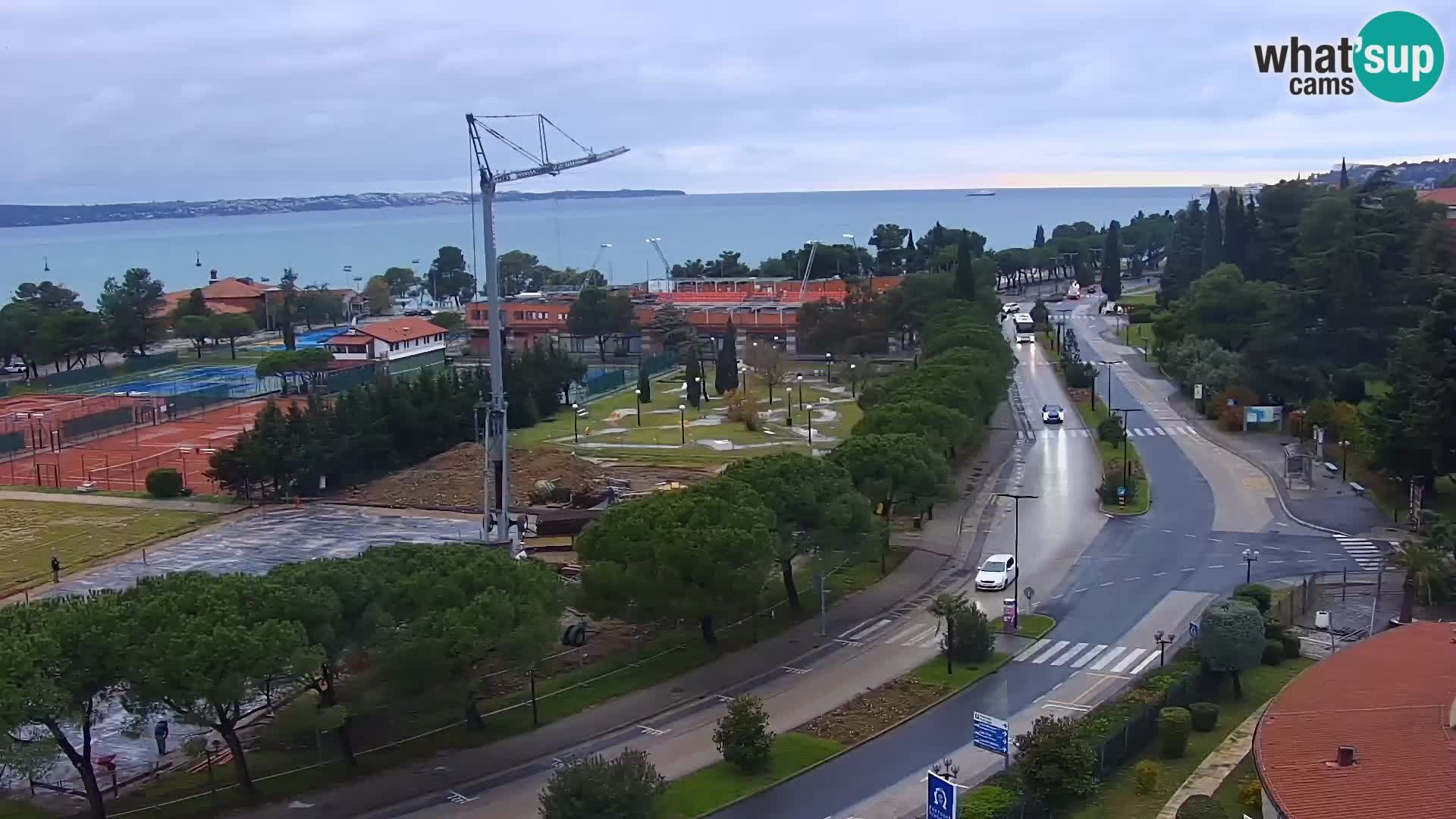 Portorož camera en vivo – vista del puerto deportivo y las canchas de tenis