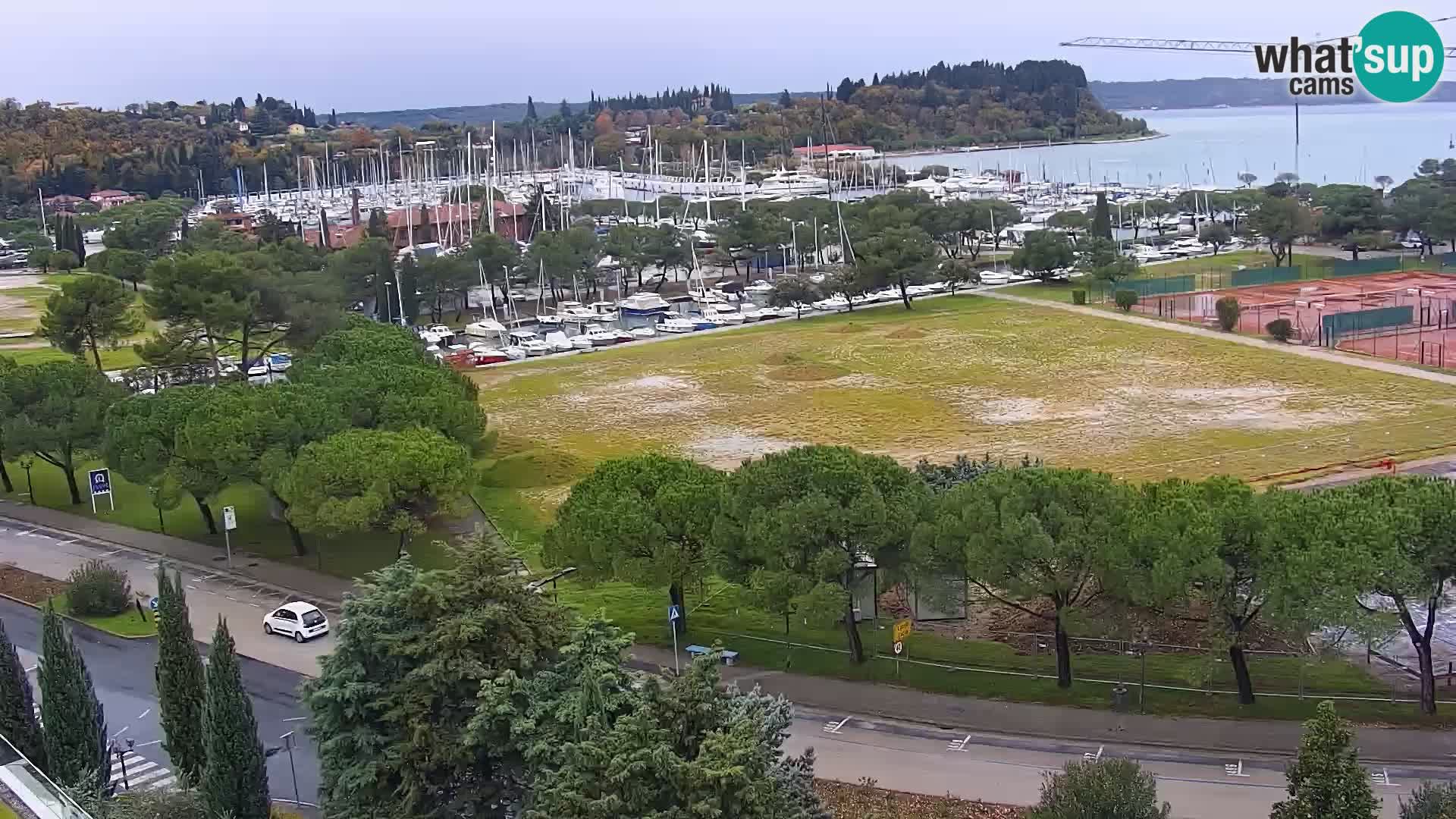 Portorož web kamera – pogled na marinu i teniške terene