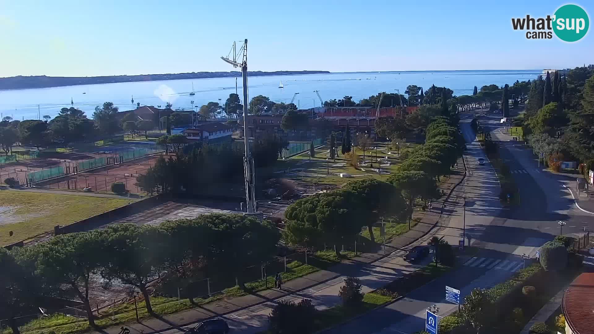 Portorož camera en vivo – vista del puerto deportivo y las canchas de tenis