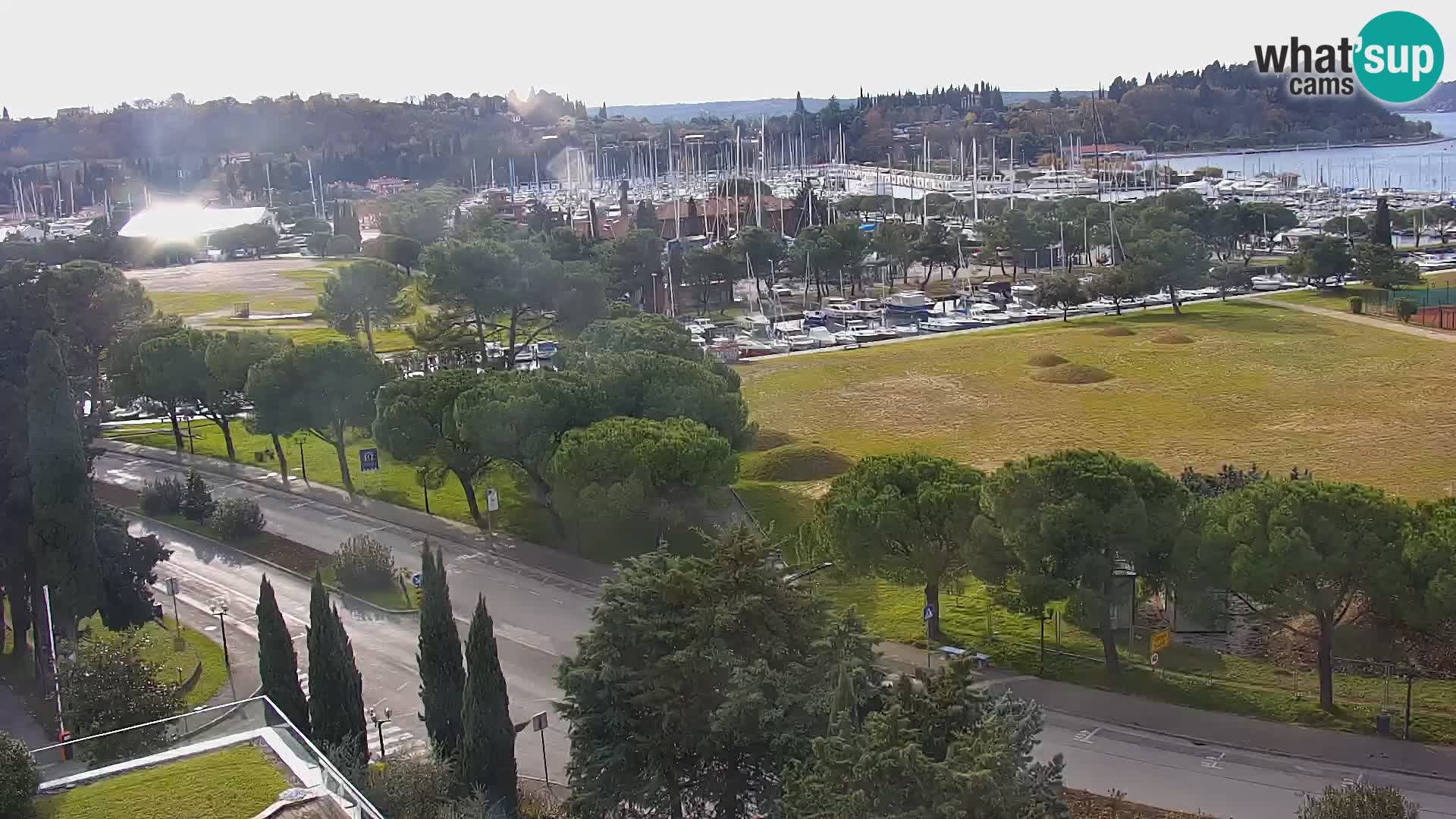 Portorož camera en vivo – vista del puerto deportivo y las canchas de tenis