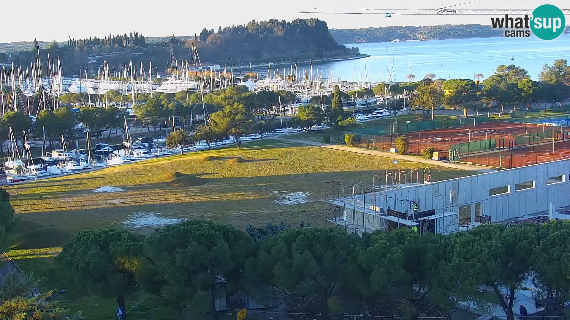 Portorož spletna kamera – pogled na marino in teniška igrišča