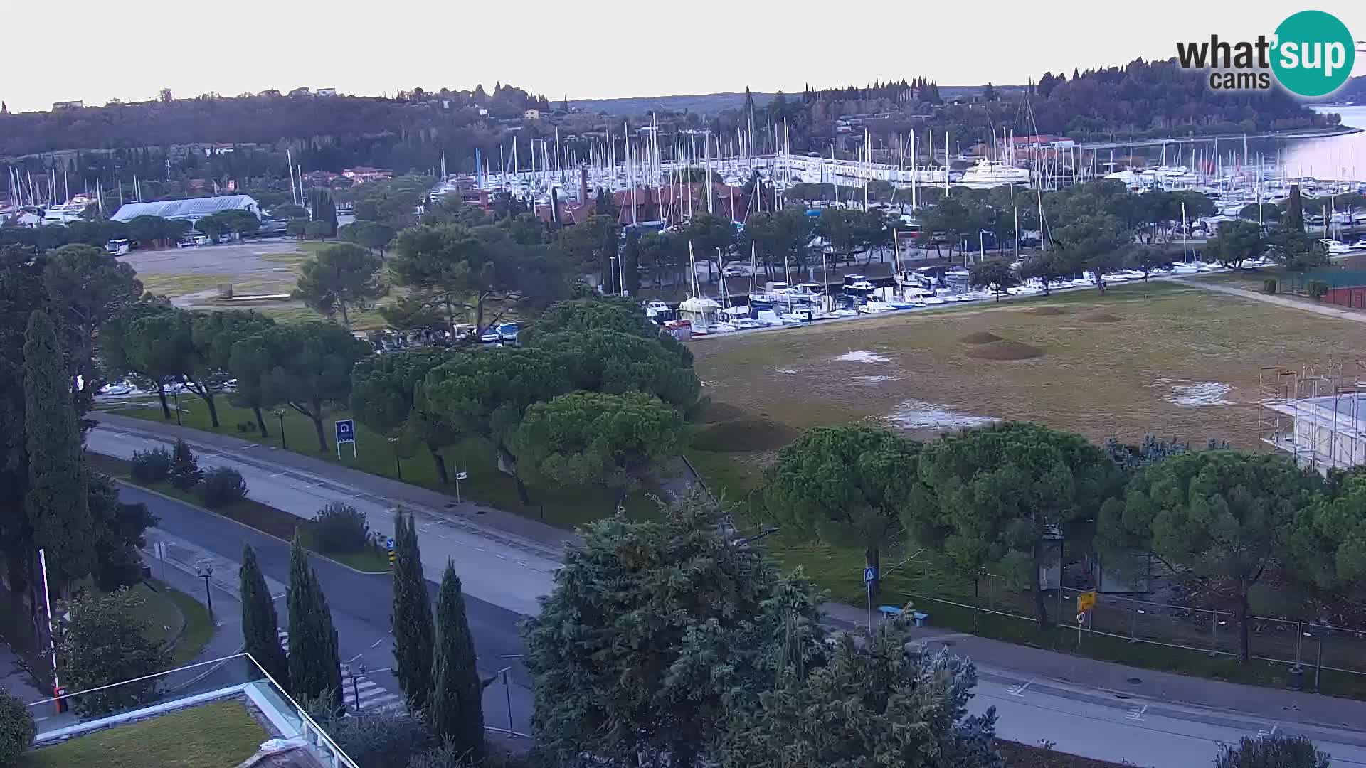 Portorož Live Webcam – vue sur la marina et les courts de tennis