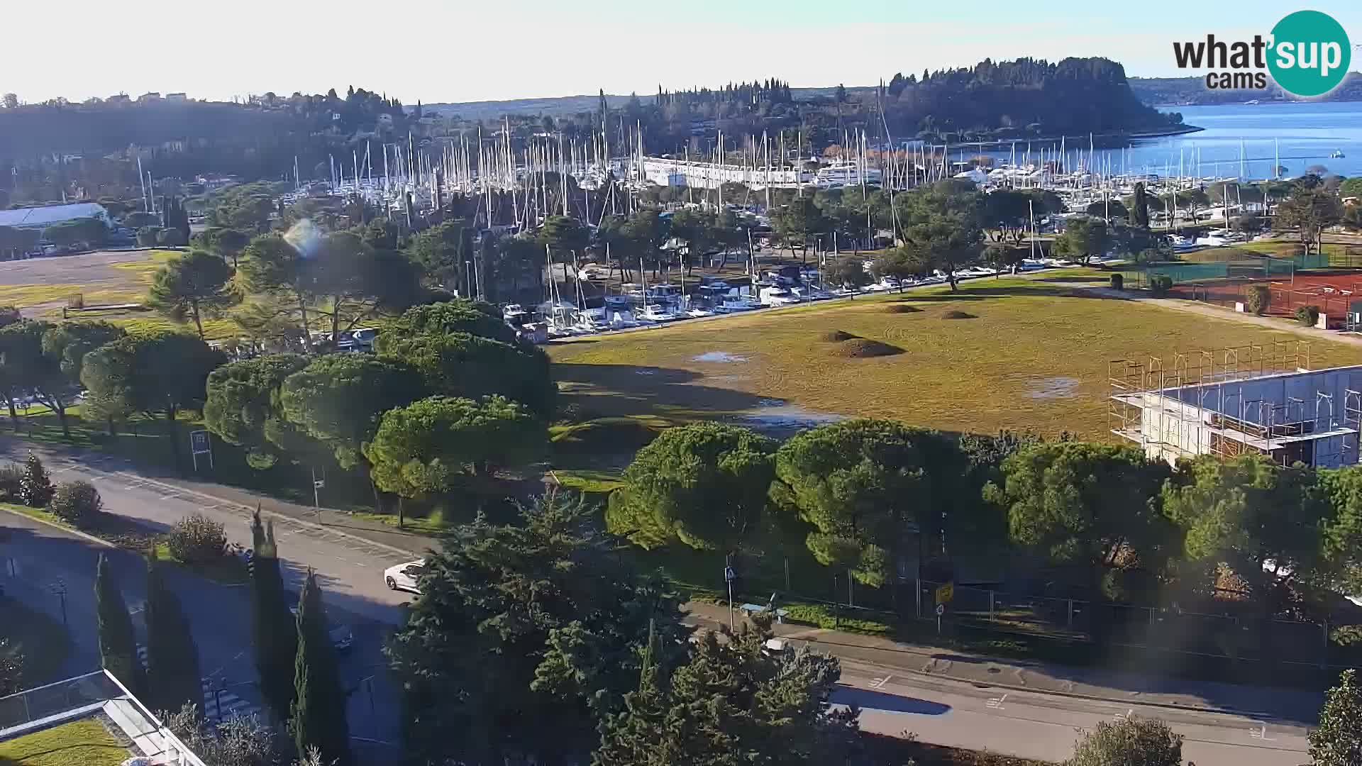 Portorož Live Webcam – vue sur la marina et les courts de tennis