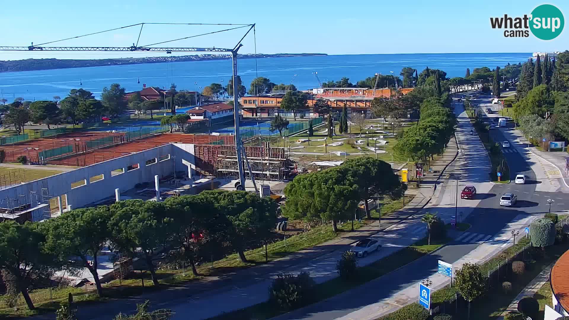 Portorož camera en vivo – vista del puerto deportivo y las canchas de tenis