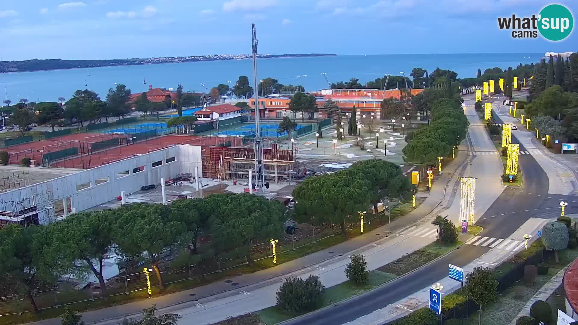 Portorož camera en vivo – vista del puerto deportivo y las canchas de tenis