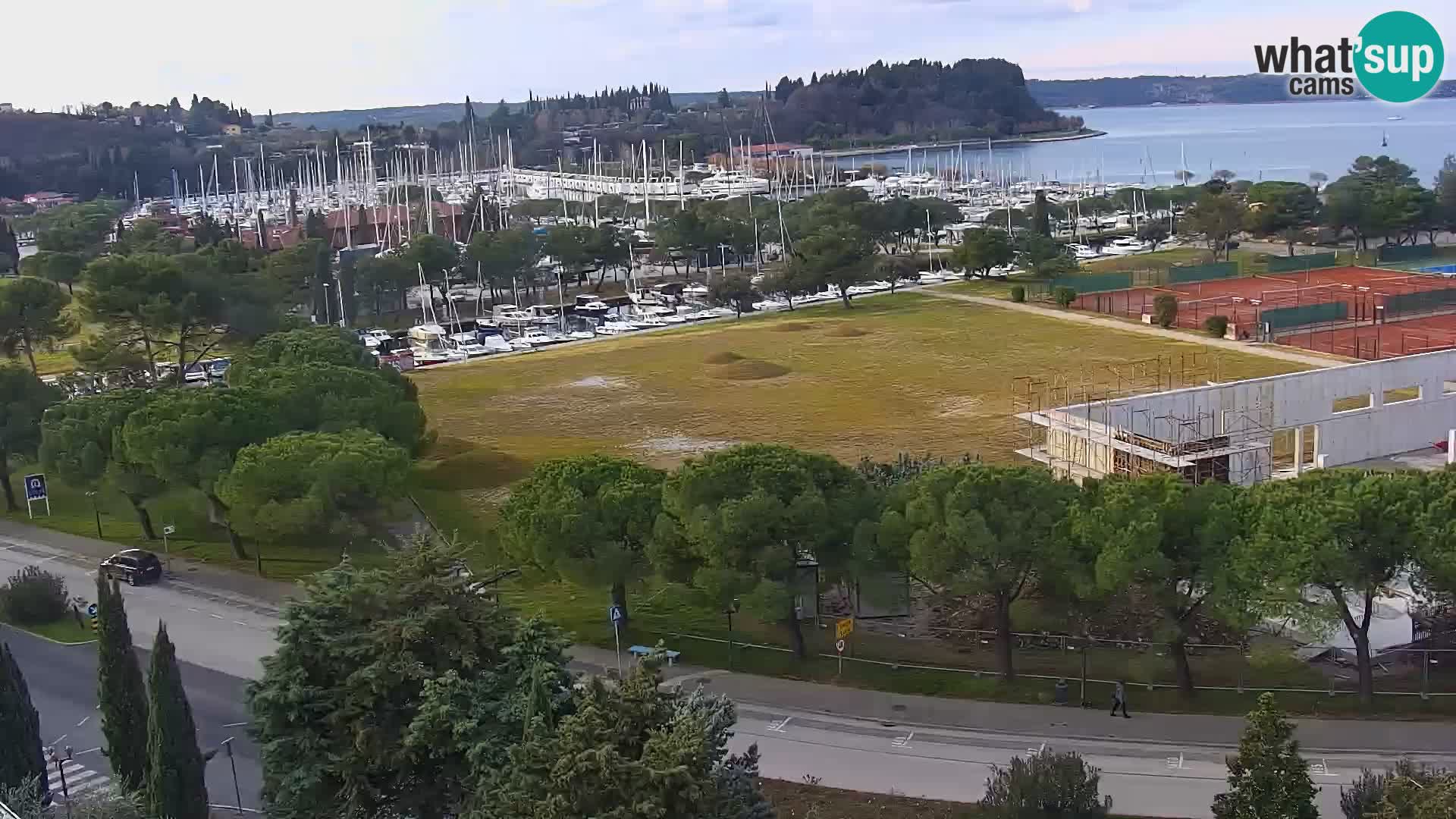 Portorož camera en vivo – vista del puerto deportivo y las canchas de tenis