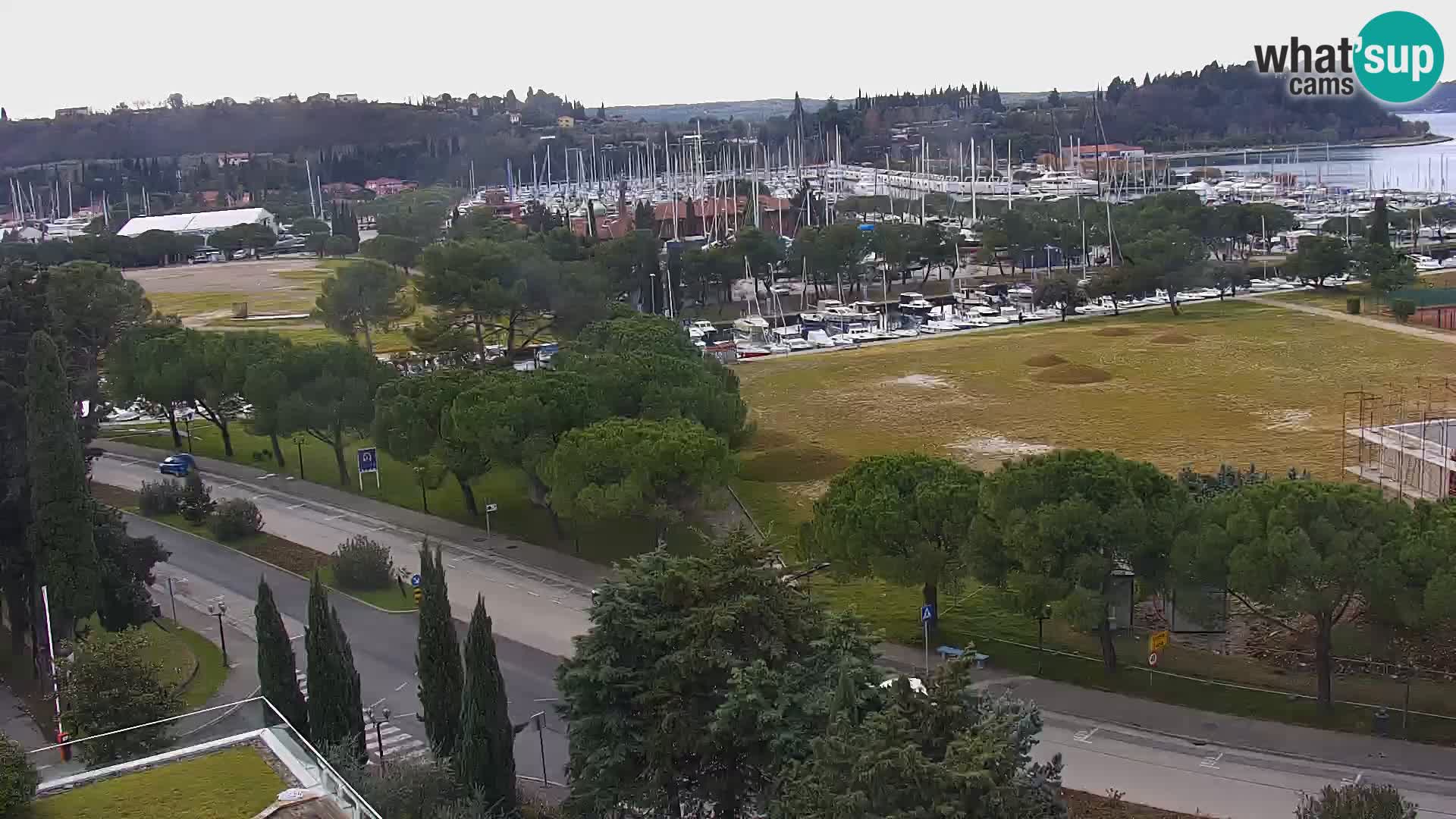 Portorož web kamera – pogled na marinu i teniške terene