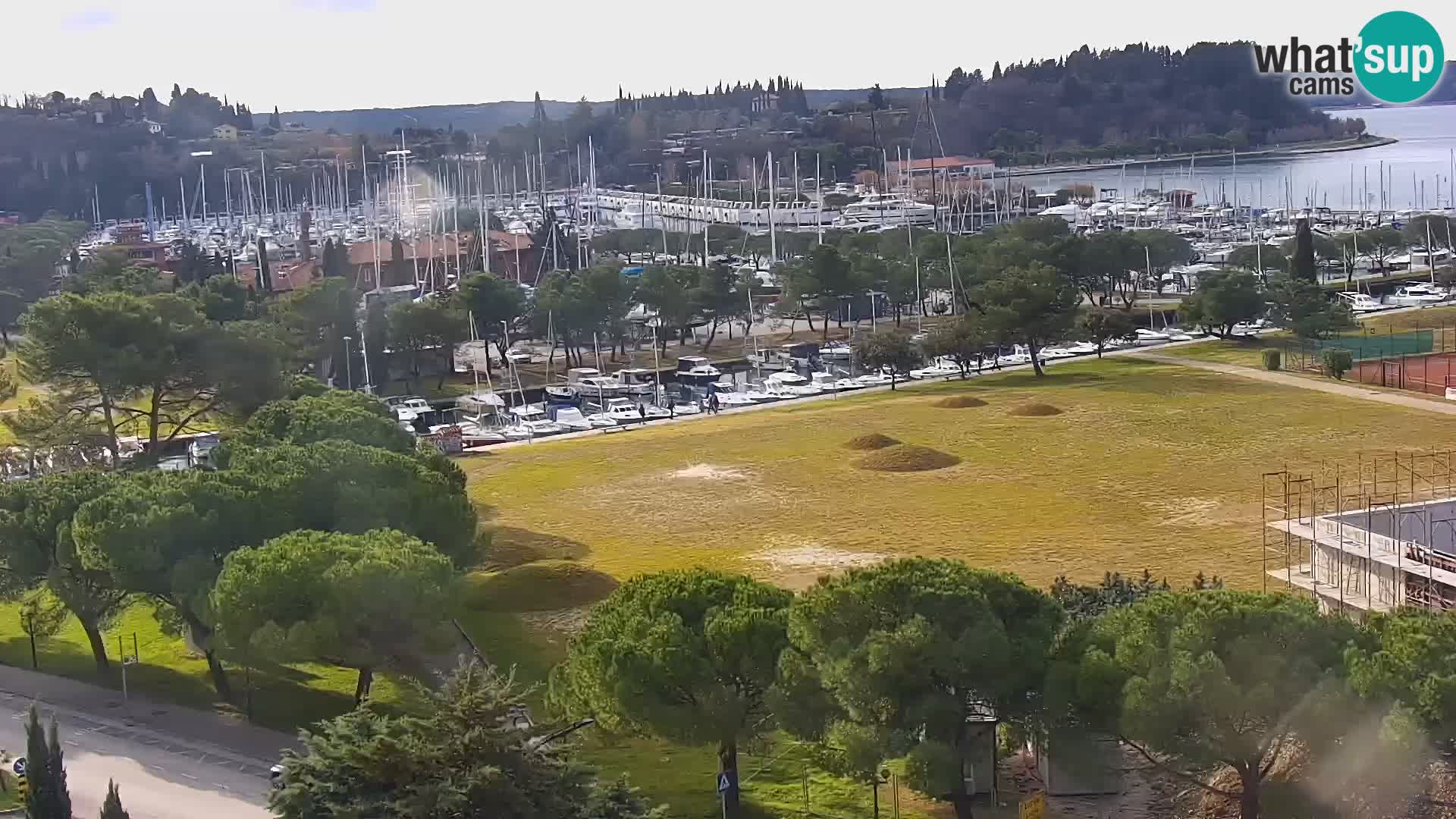 Portorož camera en vivo – vista del puerto deportivo y las canchas de tenis