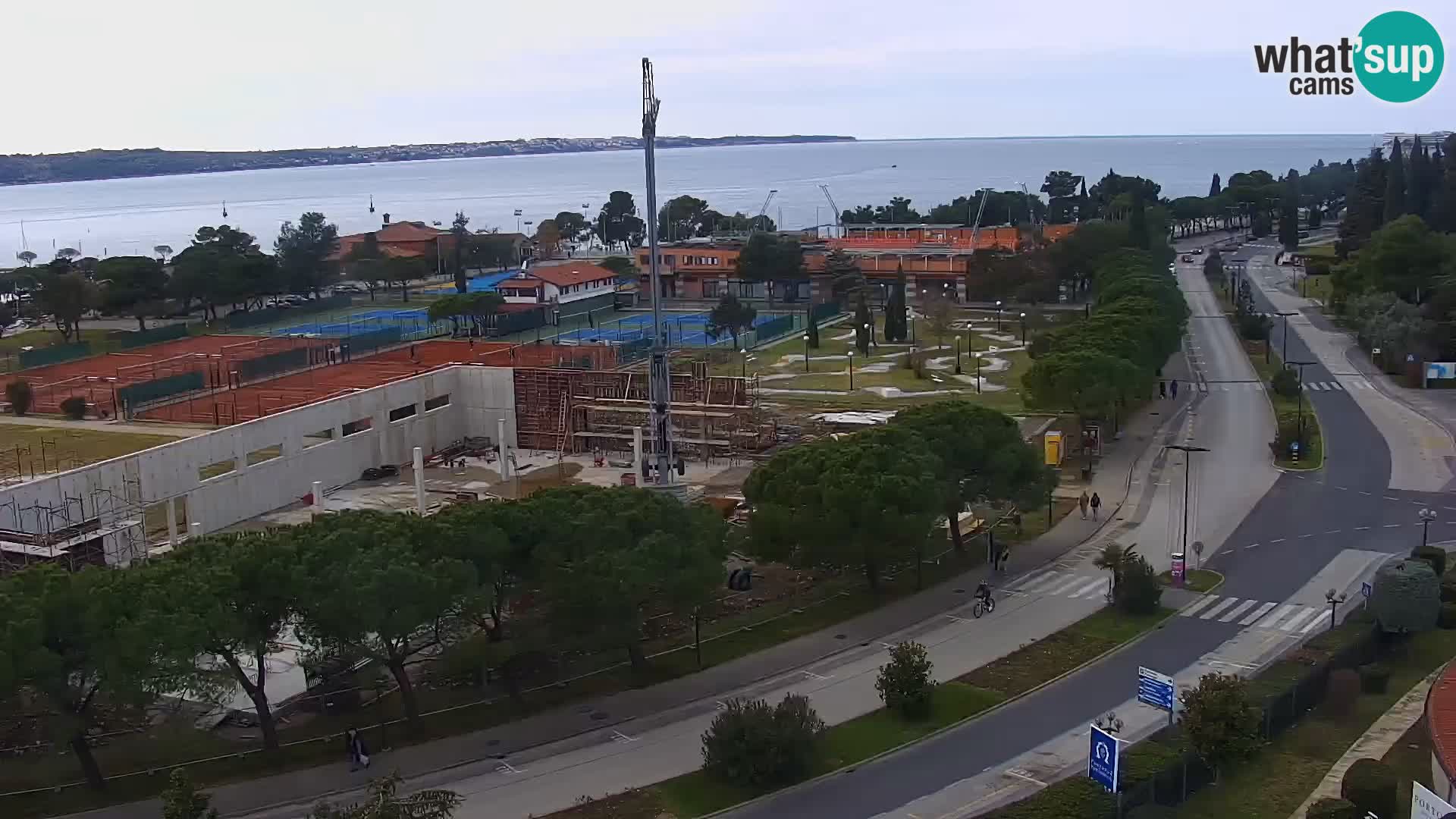 Portorož camera en vivo – vista del puerto deportivo y las canchas de tenis