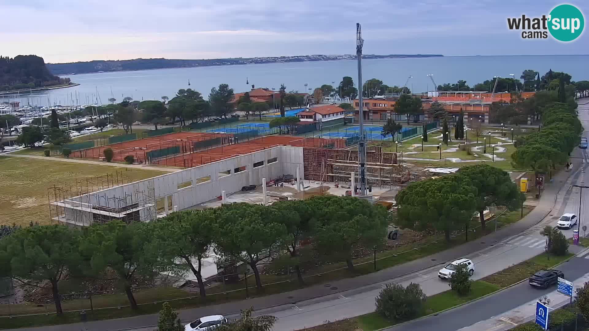 Portorož Live Webcam – vue sur la marina et les courts de tennis