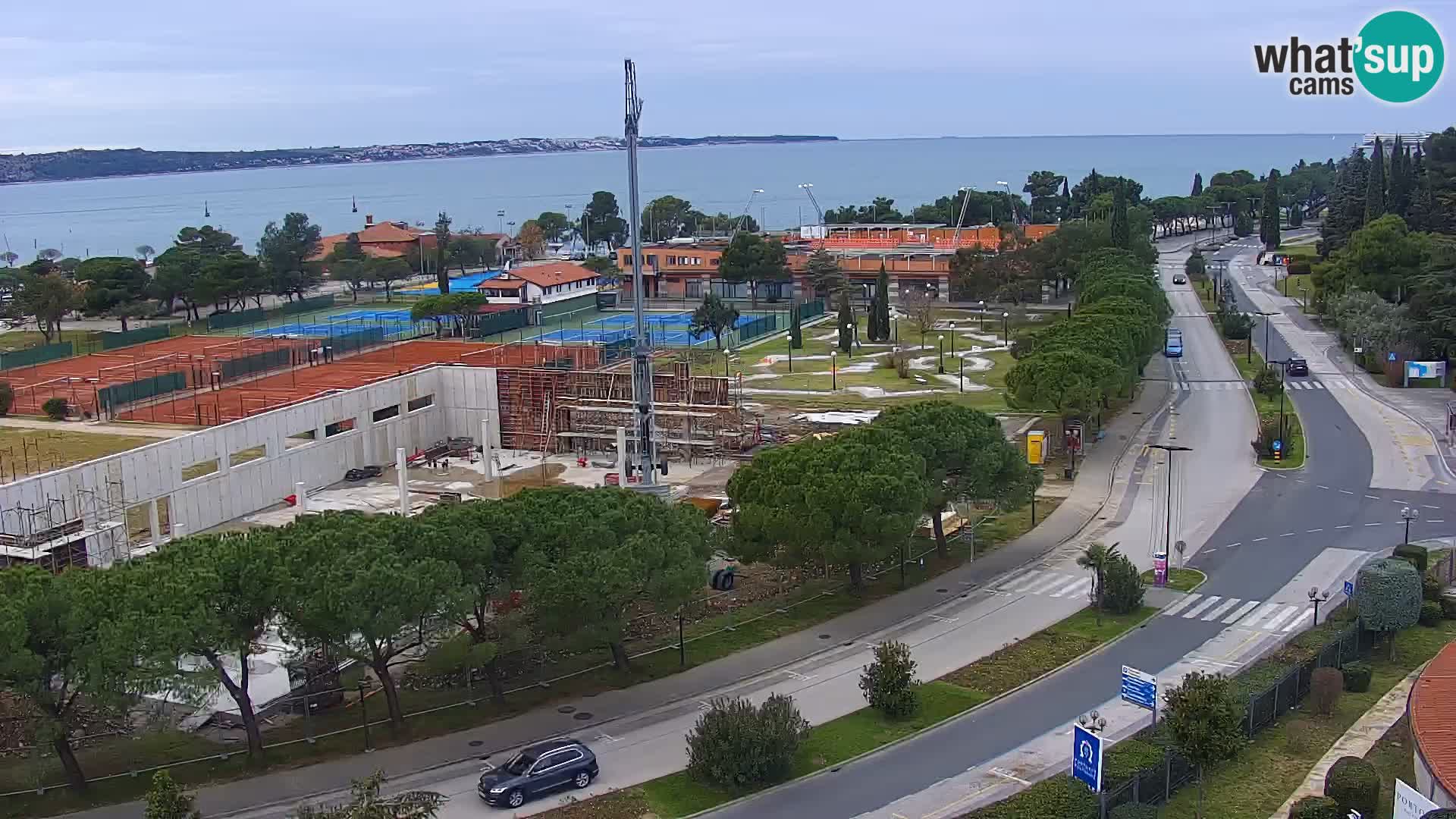 Portorož camera en vivo – vista del puerto deportivo y las canchas de tenis