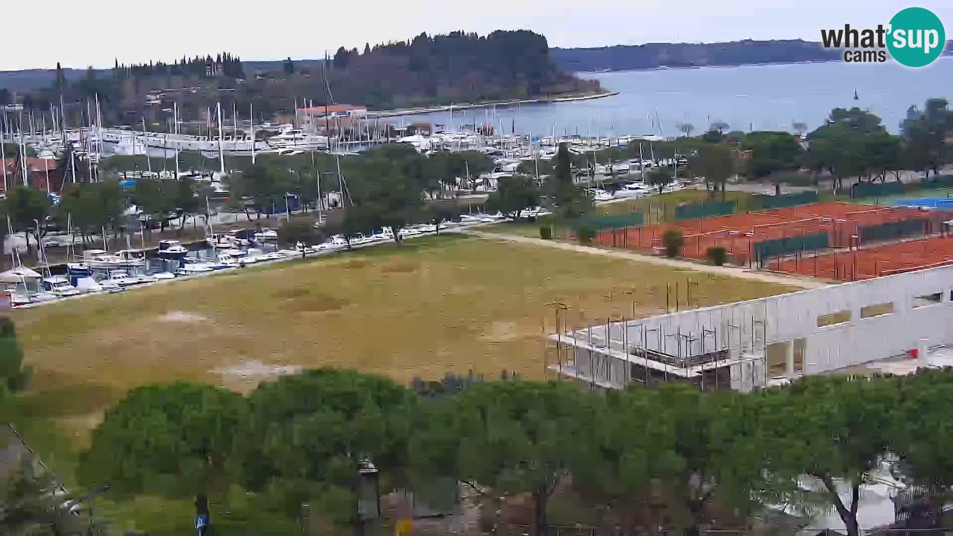 Portorož Live Webcam – vue sur la marina et les courts de tennis