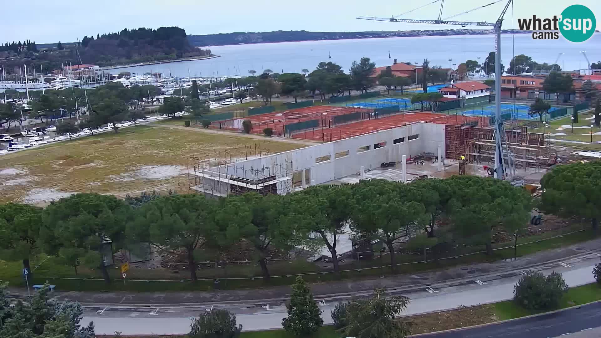 Portorož Live Webcam – vue sur la marina et les courts de tennis