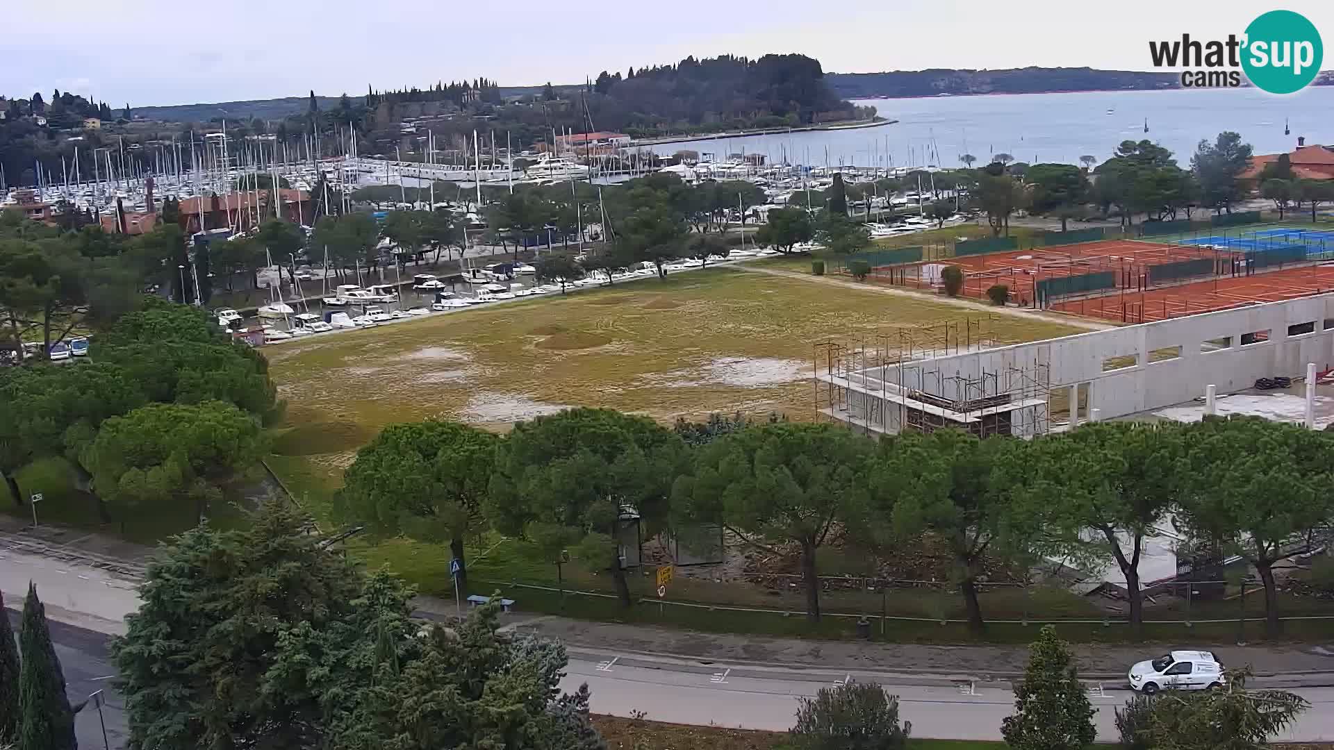 Portorož web kamera – pogled na marinu i teniške terene