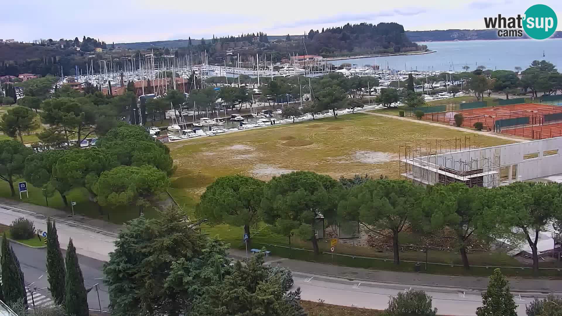 Portorož spletna kamera – pogled na marino in teniška igrišča