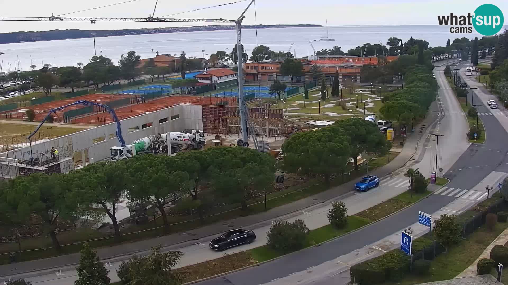 Portorož camera en vivo – vista del puerto deportivo y las canchas de tenis