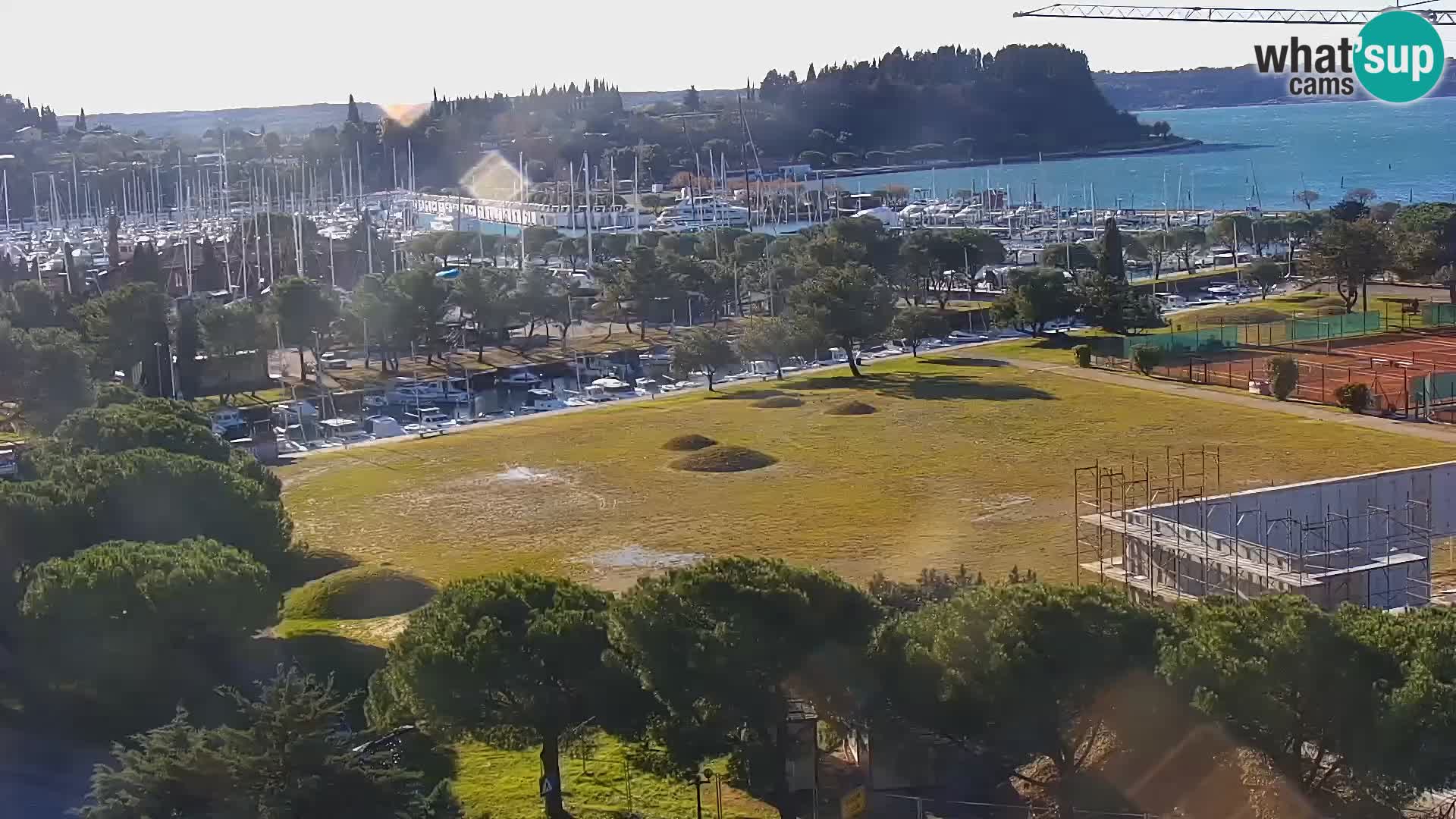 Portorož web kamera – pogled na marinu i teniške terene