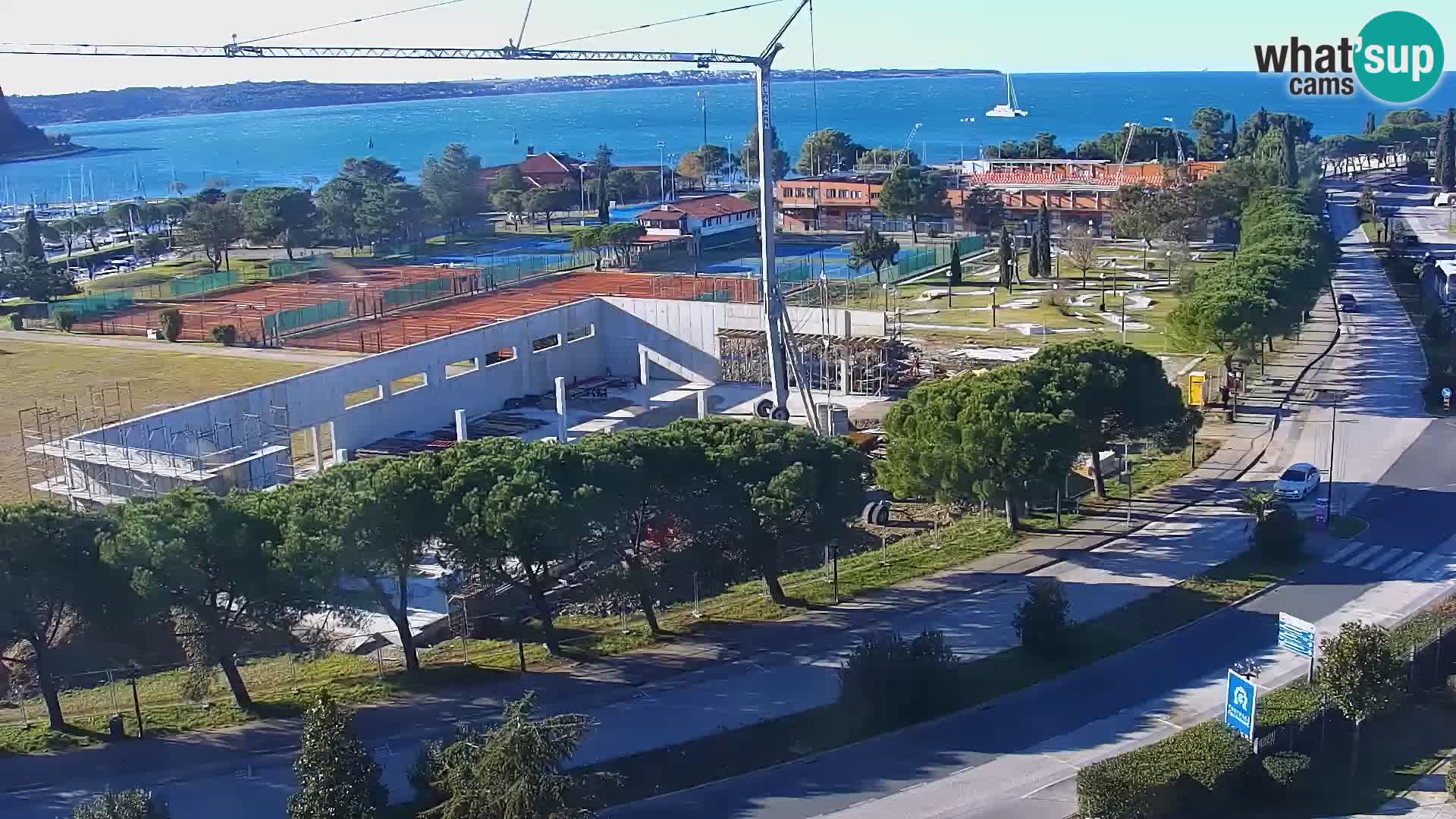 Portorož camera en vivo – vista del puerto deportivo y las canchas de tenis