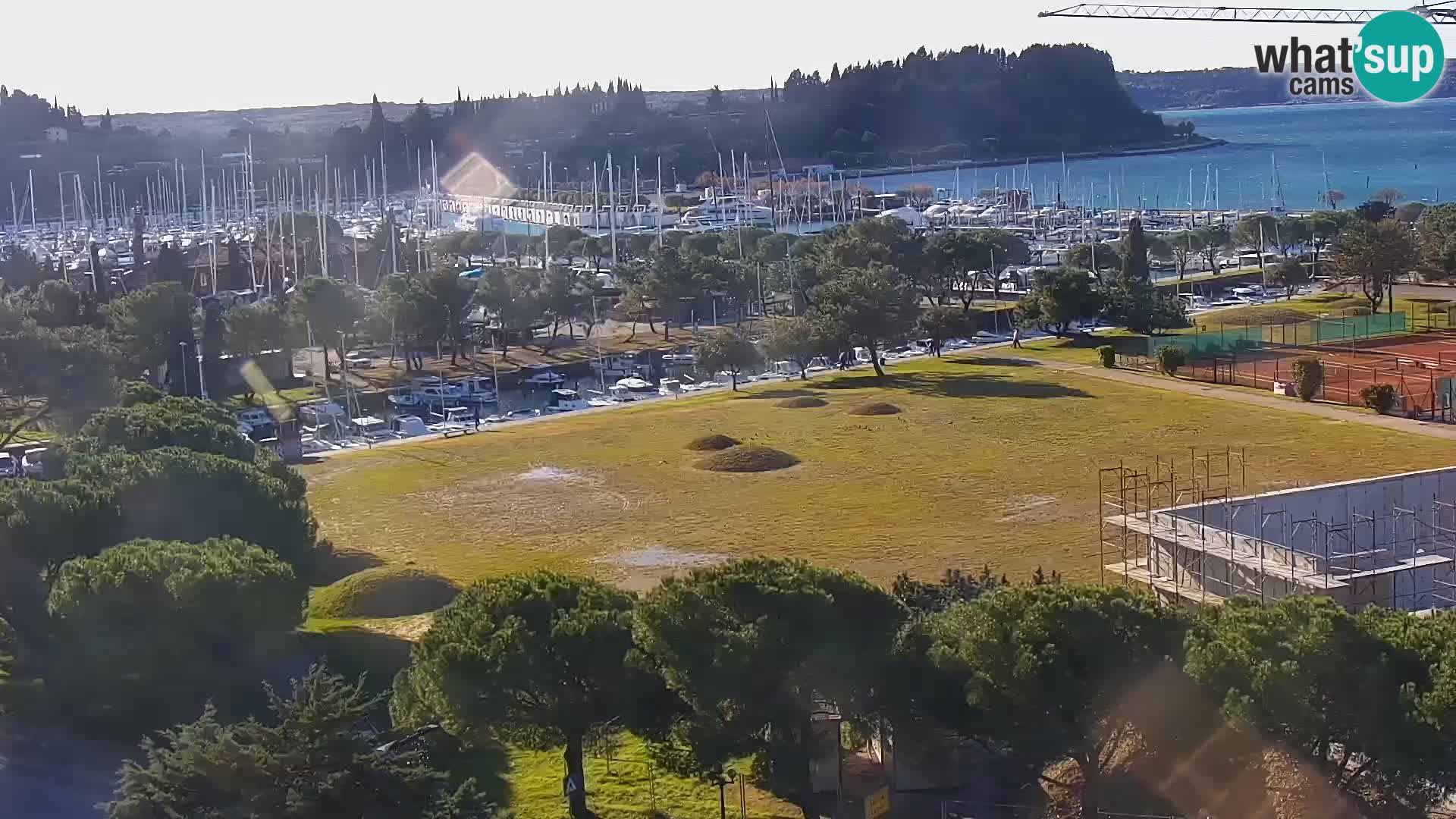 Portorož camera en vivo – vista del puerto deportivo y las canchas de tenis