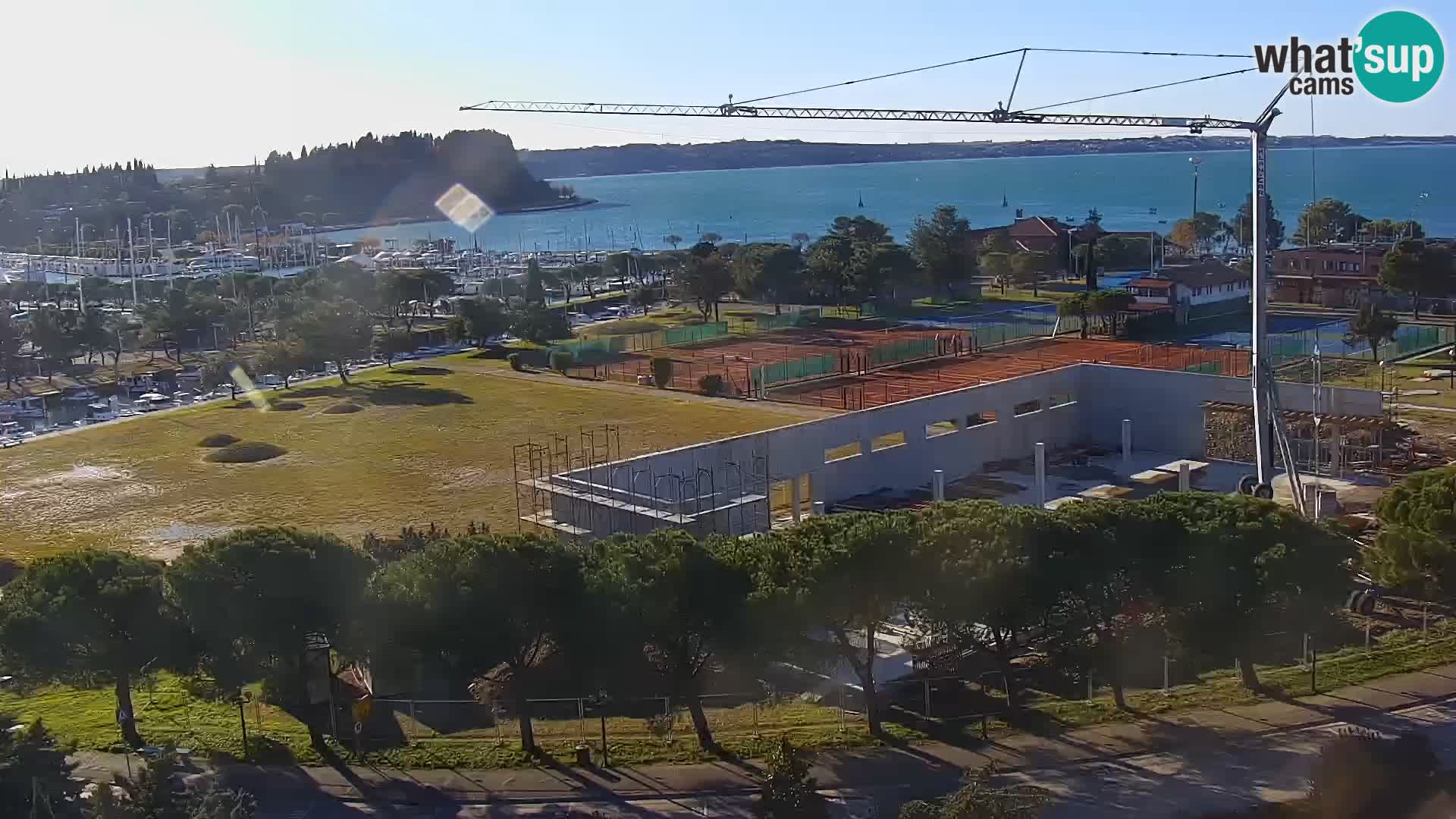 Portorož camera en vivo – vista del puerto deportivo y las canchas de tenis