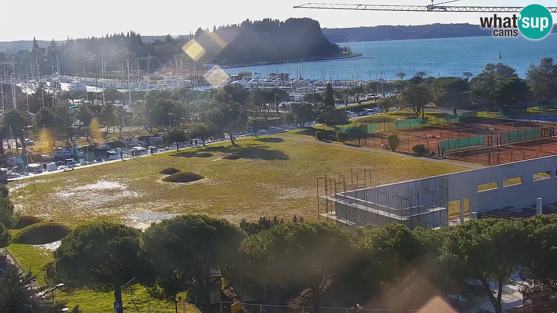 Portorož Live Webcam – vue sur la marina et les courts de tennis