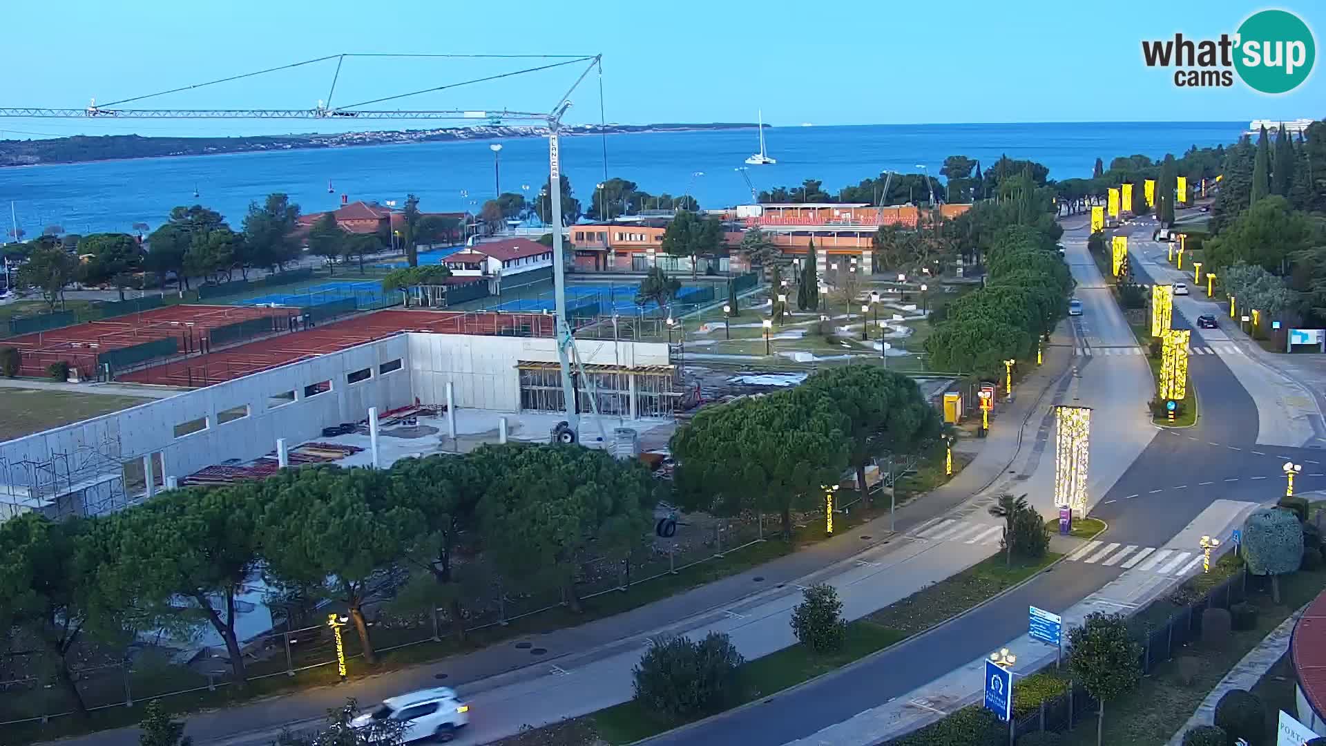 Portorož camera en vivo – vista del puerto deportivo y las canchas de tenis