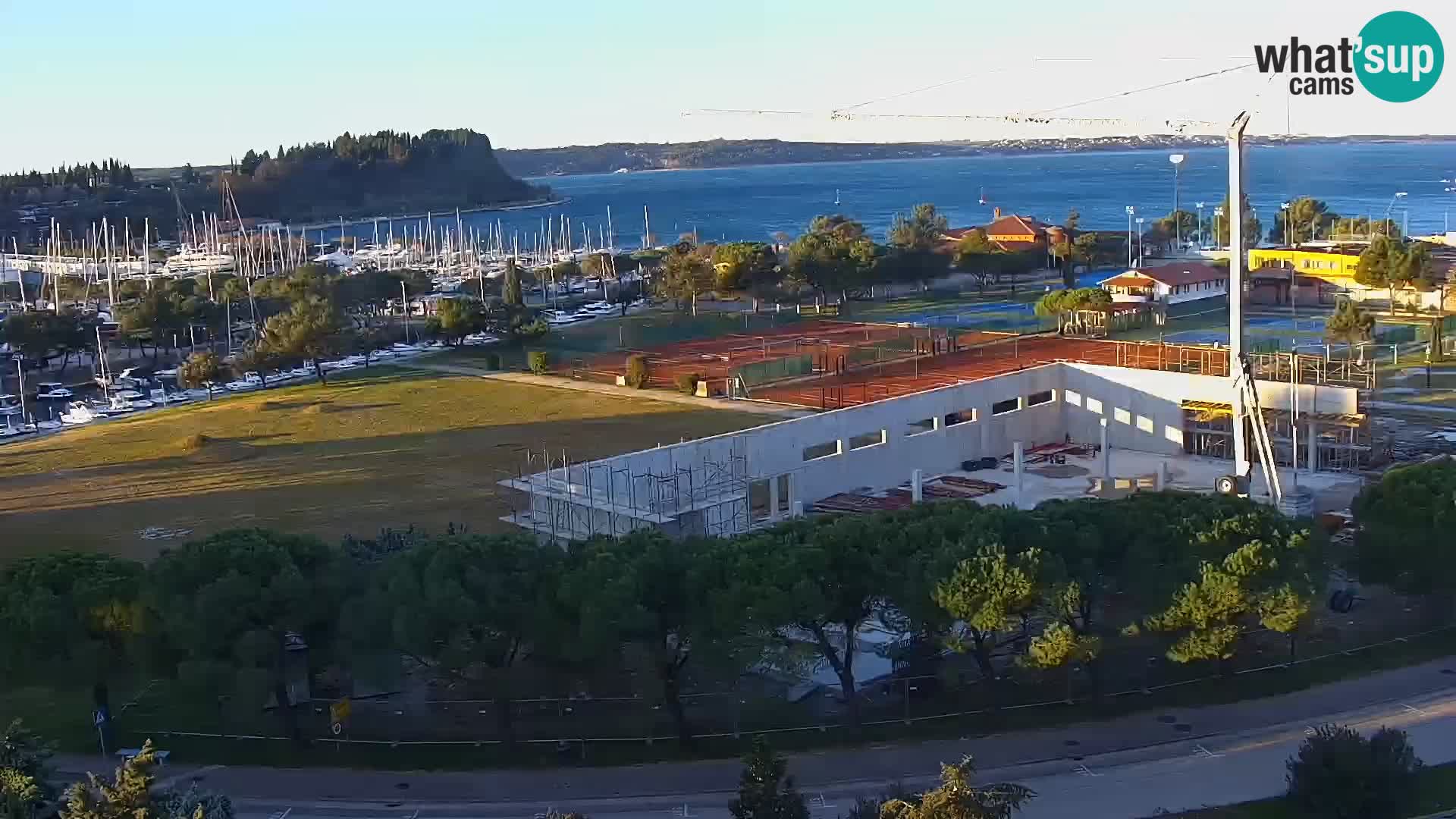 Portorož Live Webcam – vue sur la marina et les courts de tennis