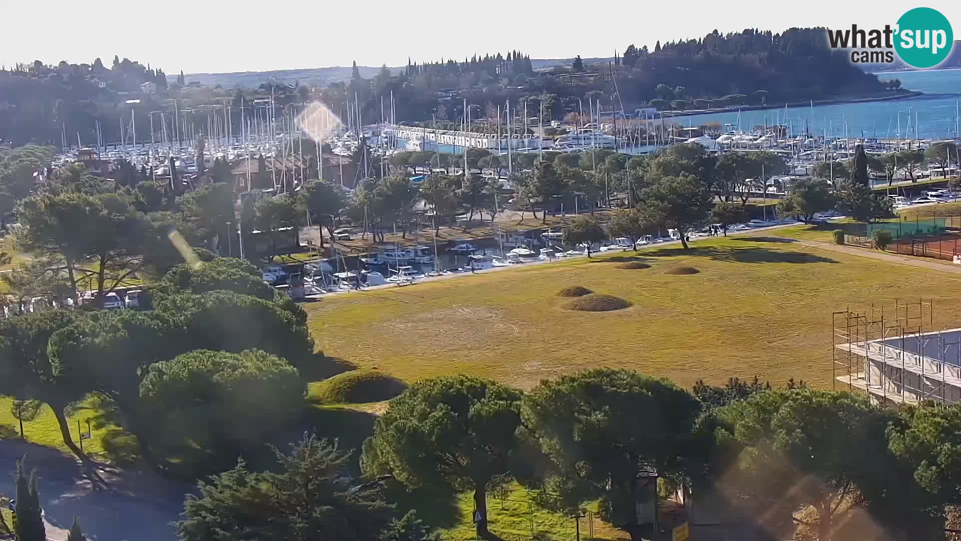 Portorož Live Webcam – vue sur la marina et les courts de tennis