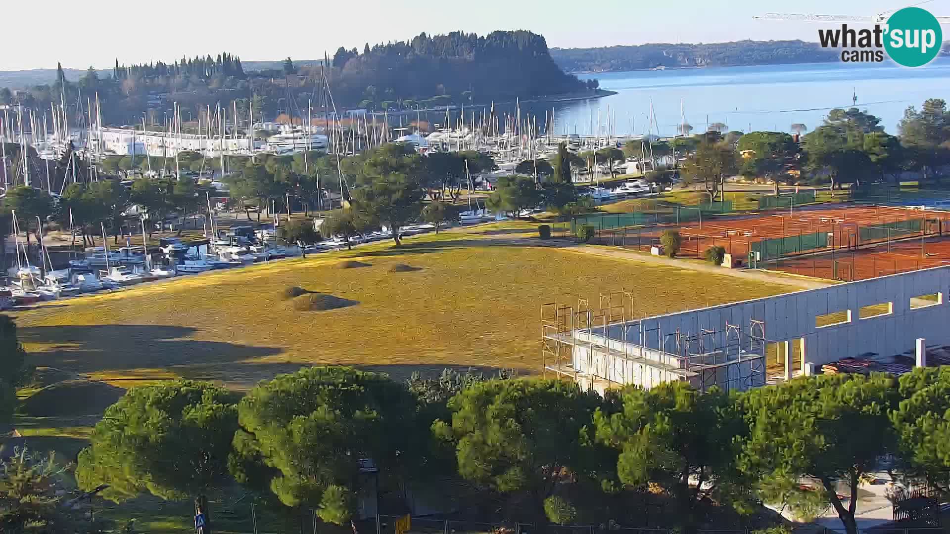 Portorož spletna kamera – pogled na marino in teniška igrišča