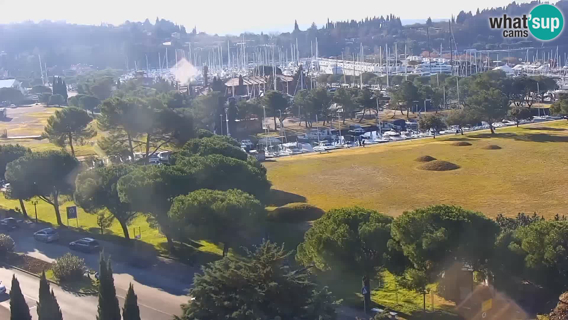 Portorož camera en vivo – vista del puerto deportivo y las canchas de tenis