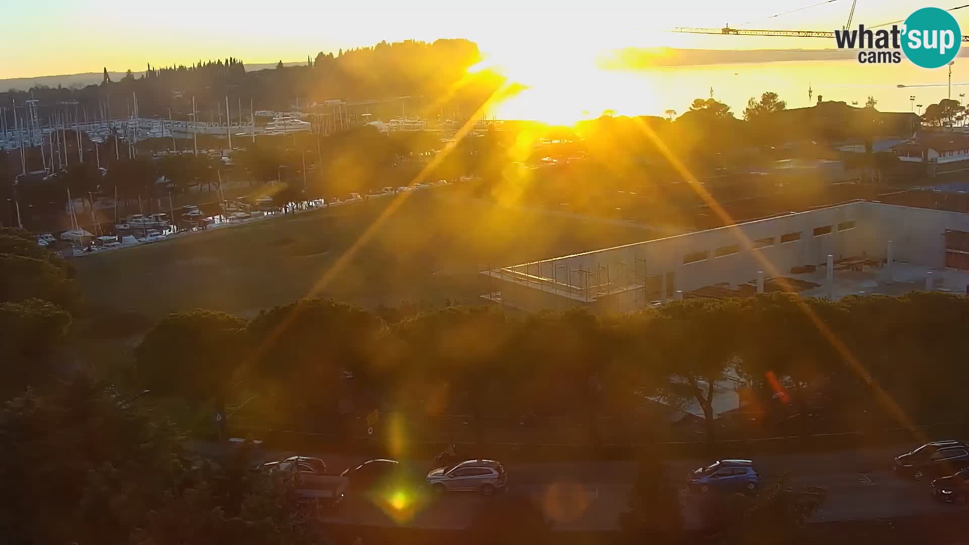 Portorož camera en vivo – vista del puerto deportivo y las canchas de tenis