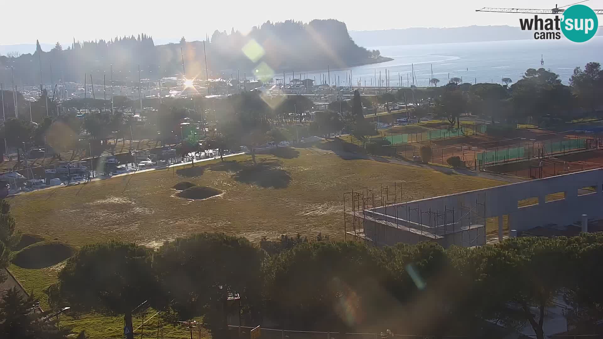 Portorož camera en vivo – vista del puerto deportivo y las canchas de tenis