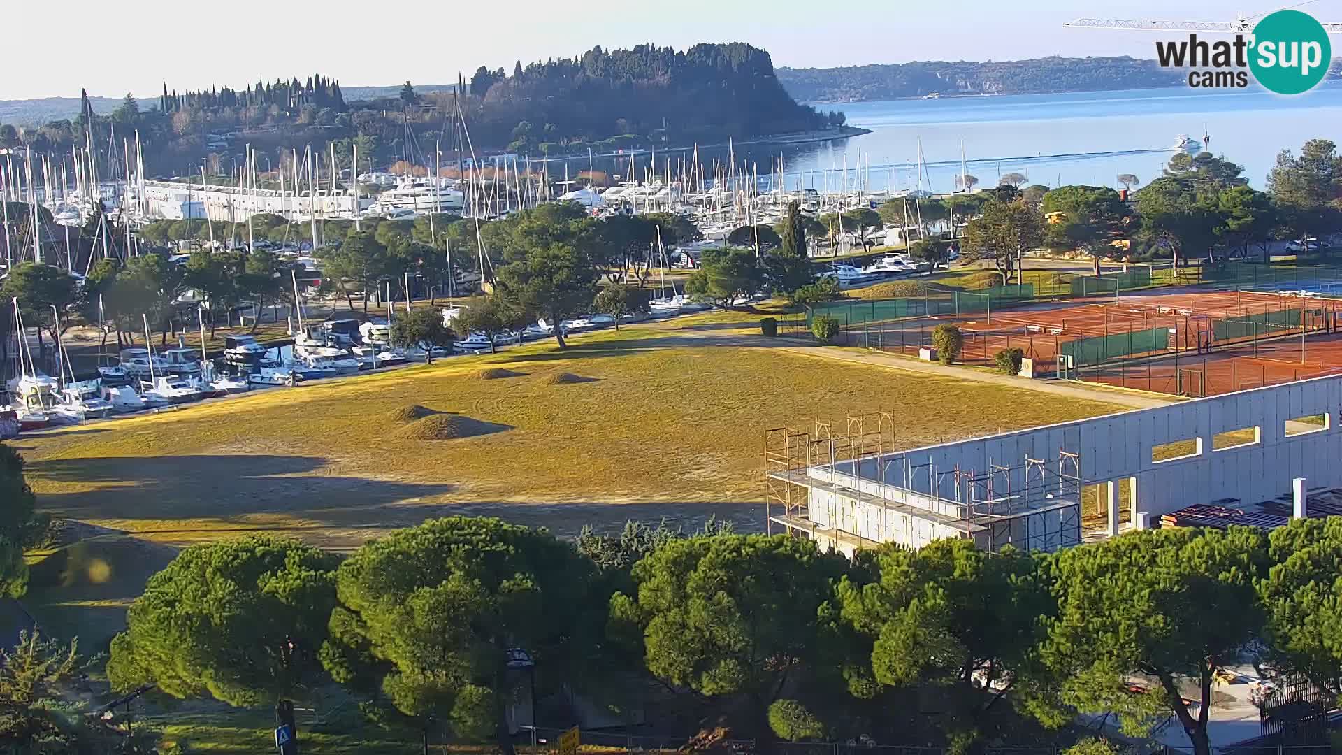 Portorož Live Webcam – vue sur la marina et les courts de tennis