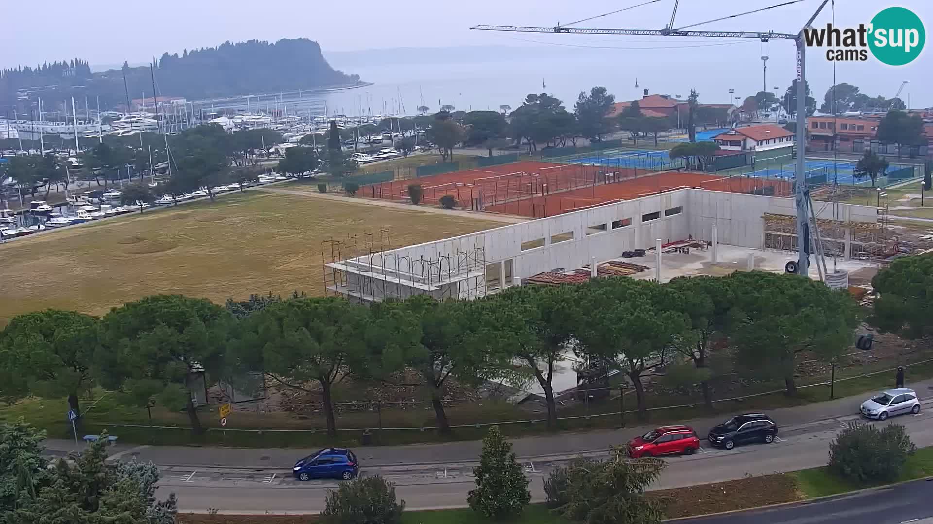 Portorož camera en vivo – vista del puerto deportivo y las canchas de tenis