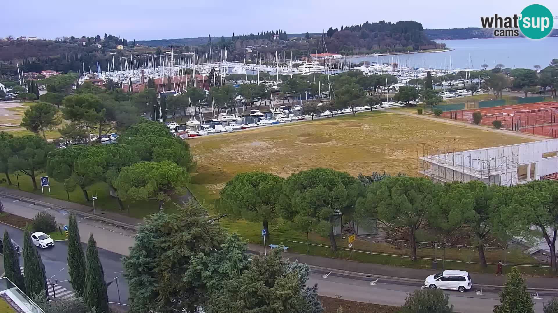 Portorož Live Webcam – vue sur la marina et les courts de tennis