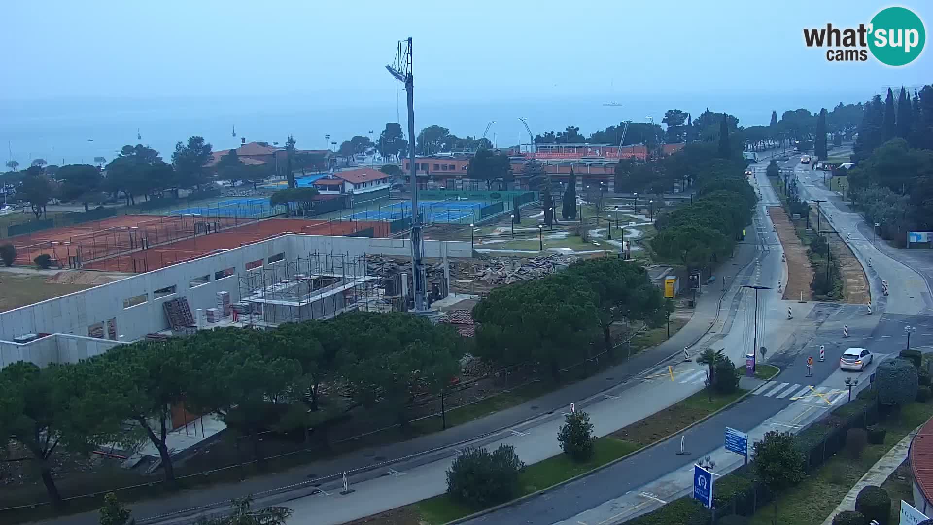 Portorož camera en vivo – vista del puerto deportivo y las canchas de tenis