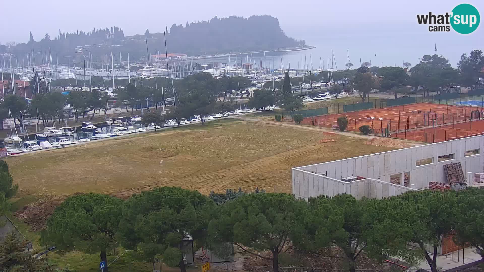 Portorož spletna kamera – pogled na marino in teniška igrišča