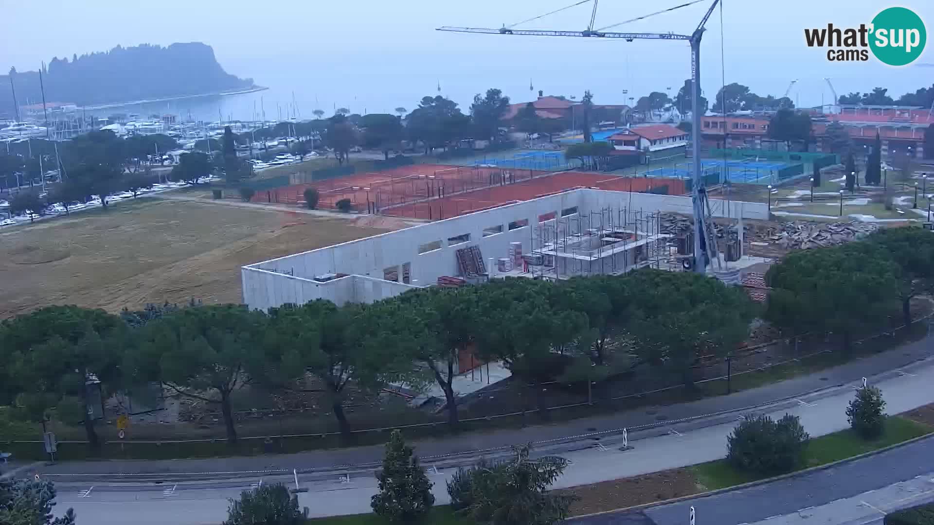 Portorož camera en vivo – vista del puerto deportivo y las canchas de tenis