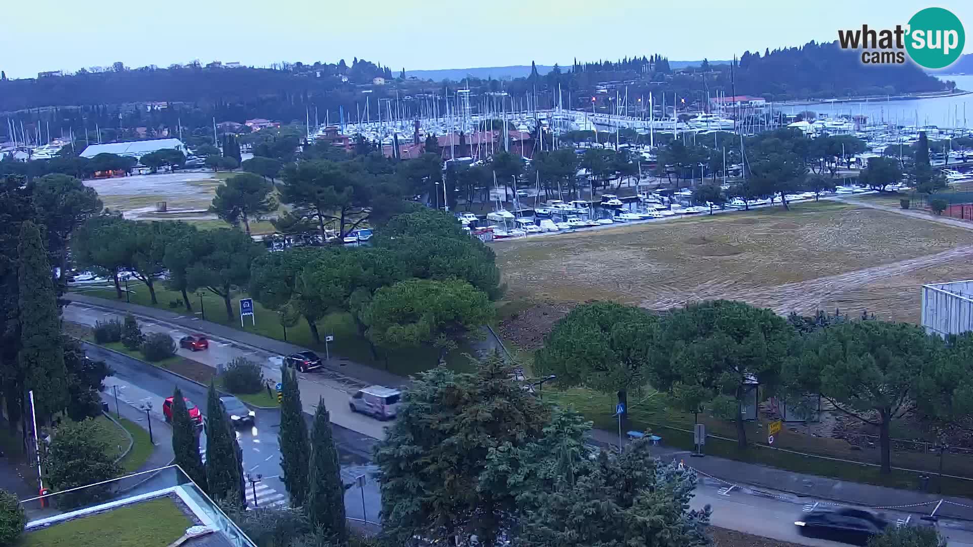 Portorož camera en vivo – vista del puerto deportivo y las canchas de tenis