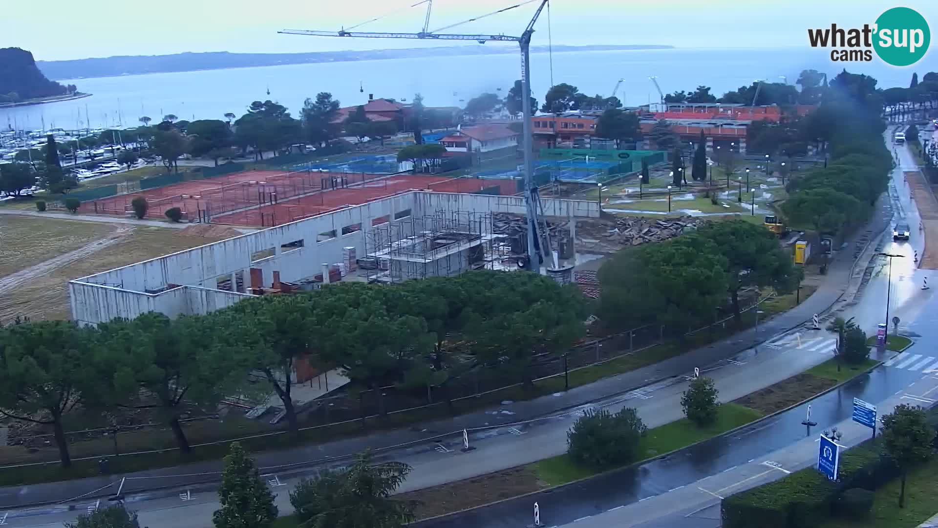 Portorož camera en vivo – vista del puerto deportivo y las canchas de tenis