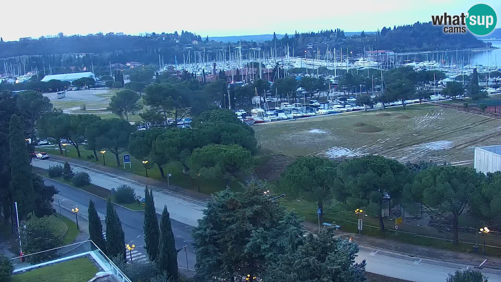 Portorož Live Webcam – vue sur la marina et les courts de tennis