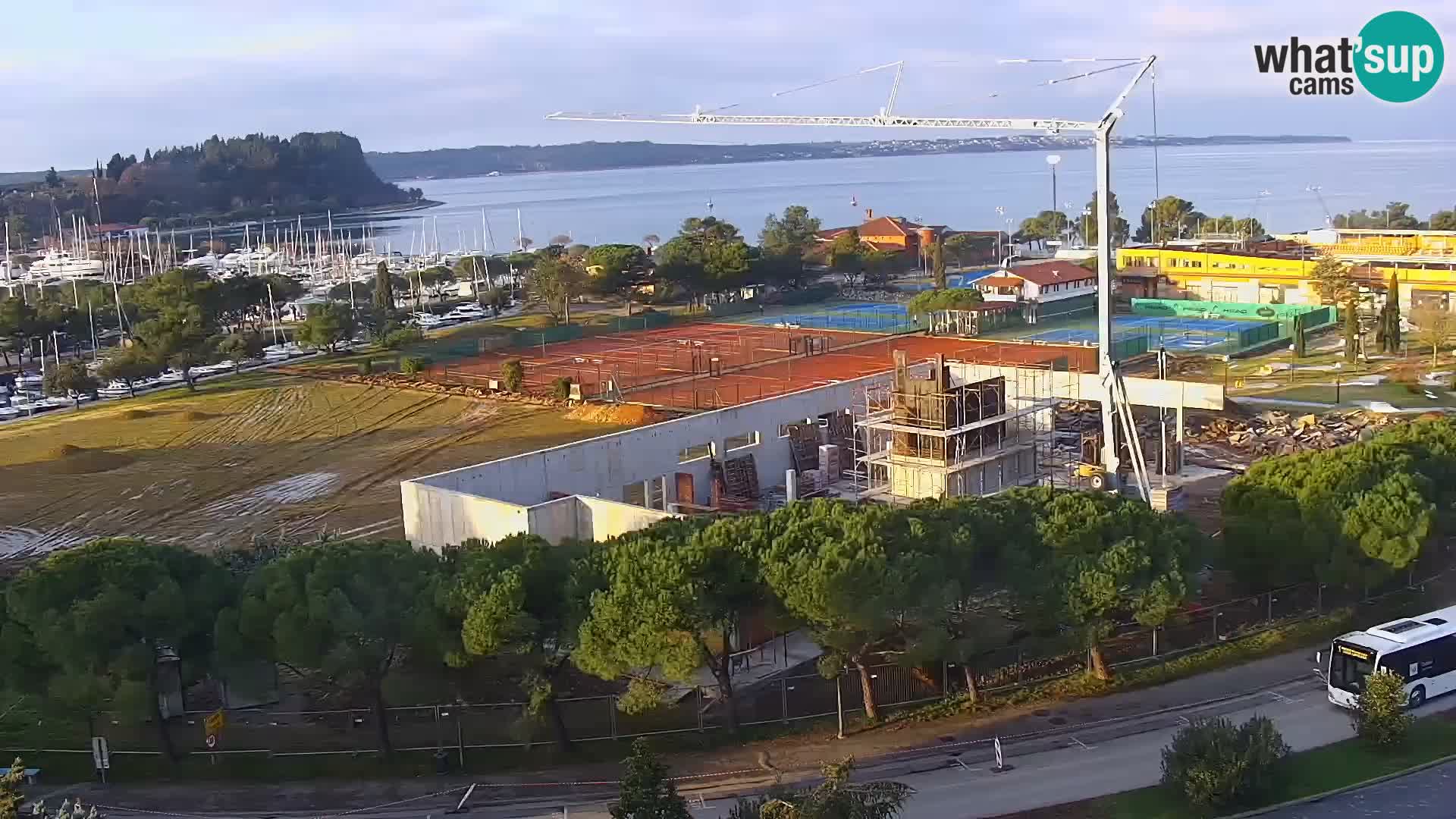 Portorož Live Webcam – vue sur la marina et les courts de tennis