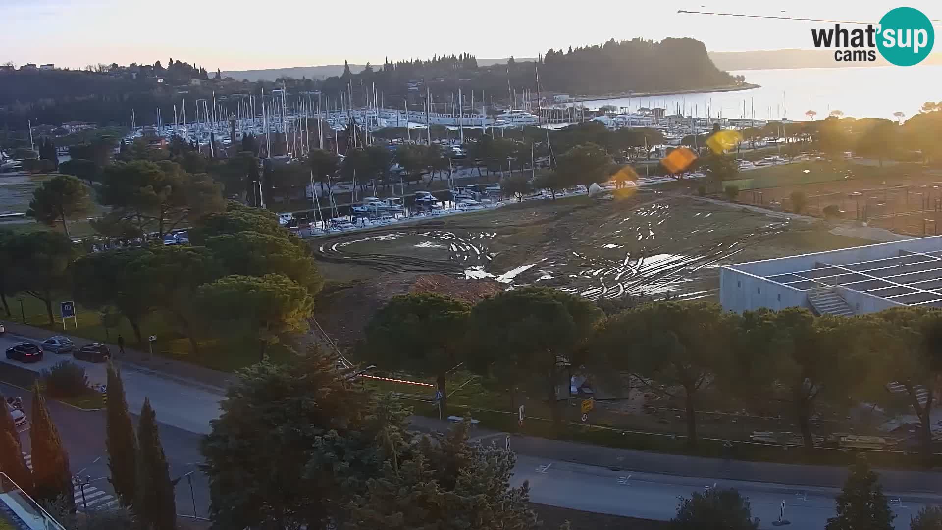 Portorož camera en vivo – vista del puerto deportivo y las canchas de tenis