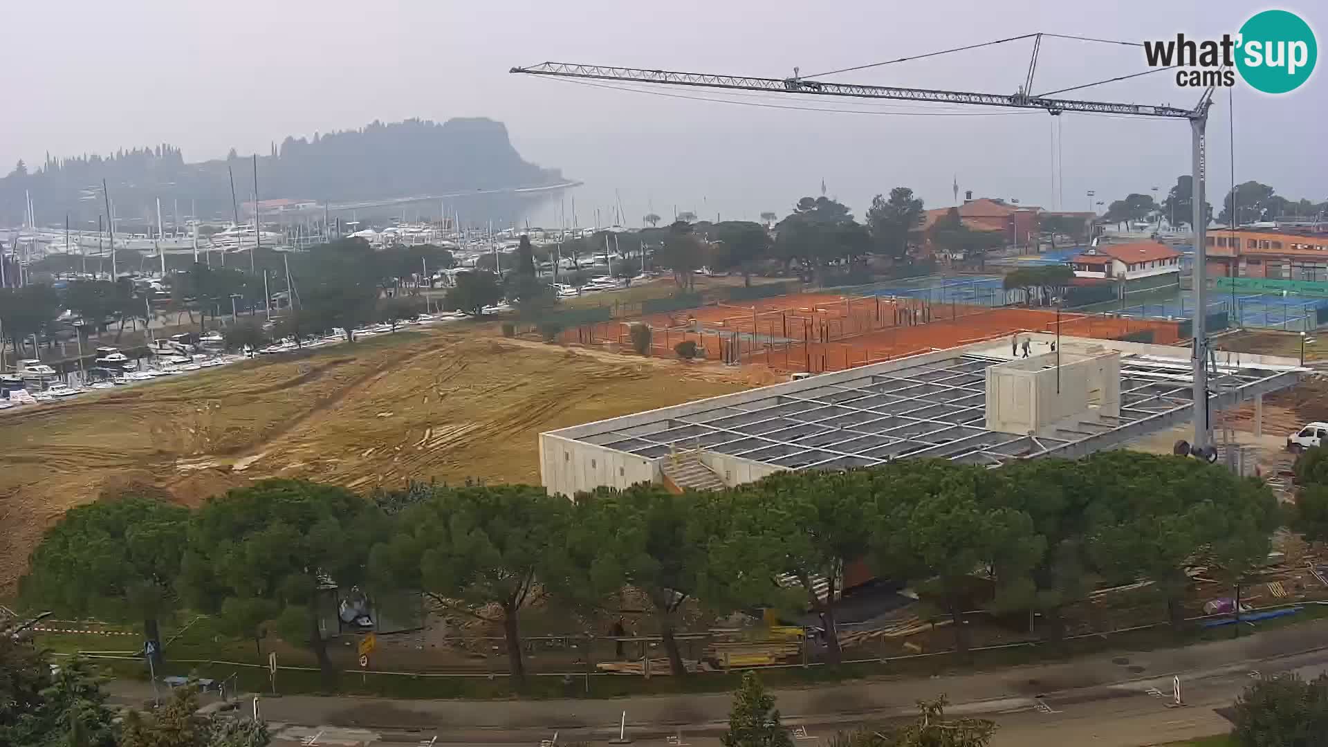 Portorož camera en vivo – vista del puerto deportivo y las canchas de tenis