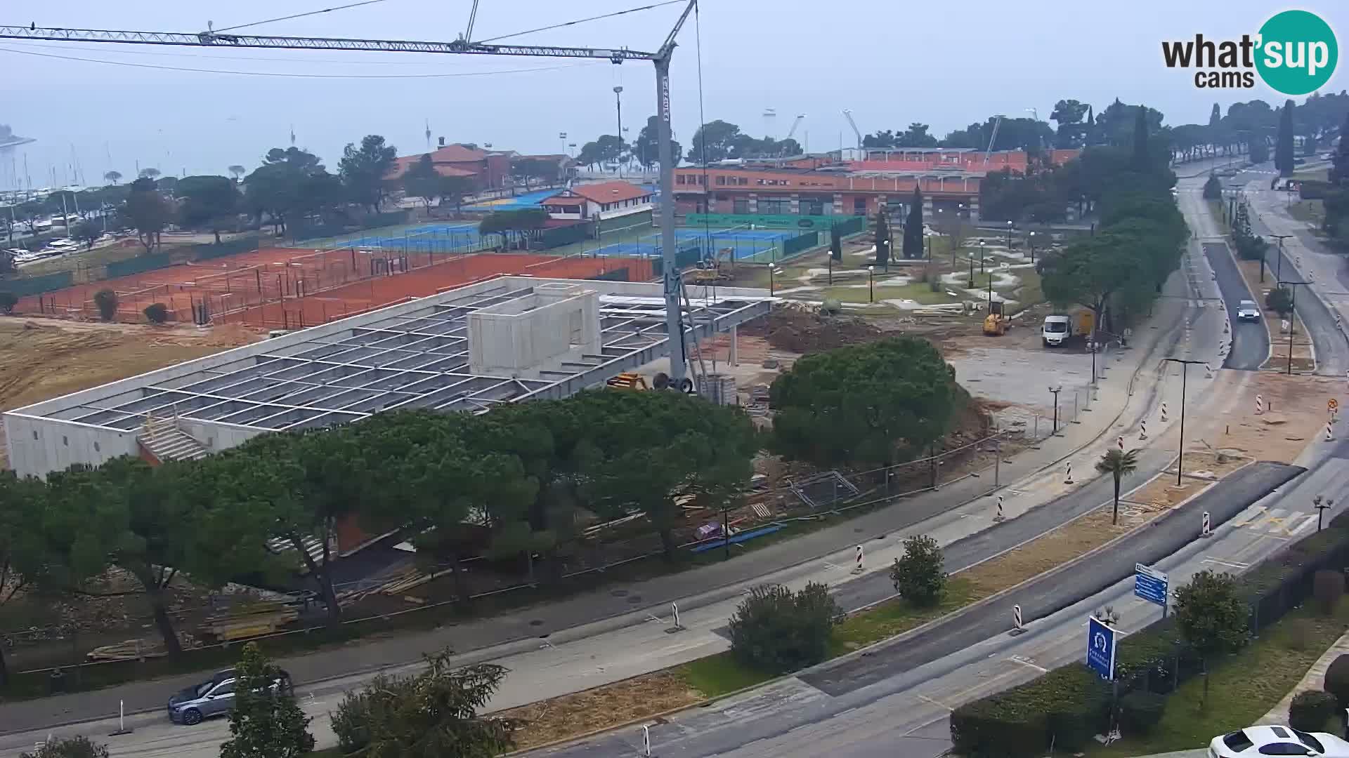 Portorož camera en vivo – vista del puerto deportivo y las canchas de tenis