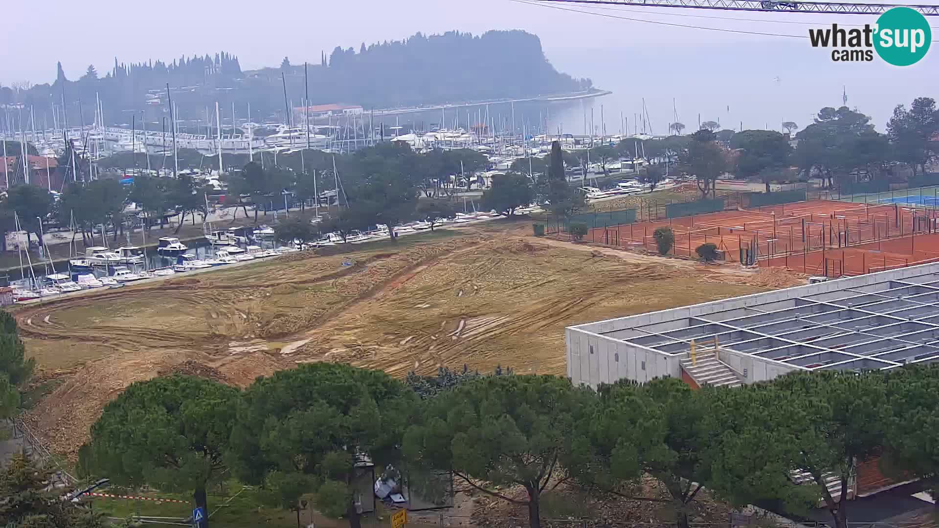 Portorož camera en vivo – vista del puerto deportivo y las canchas de tenis